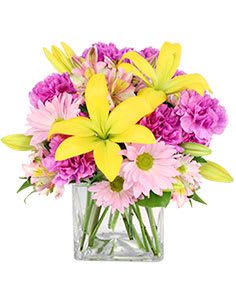 Pink and yellow mixed bouquet in a clear glass vase