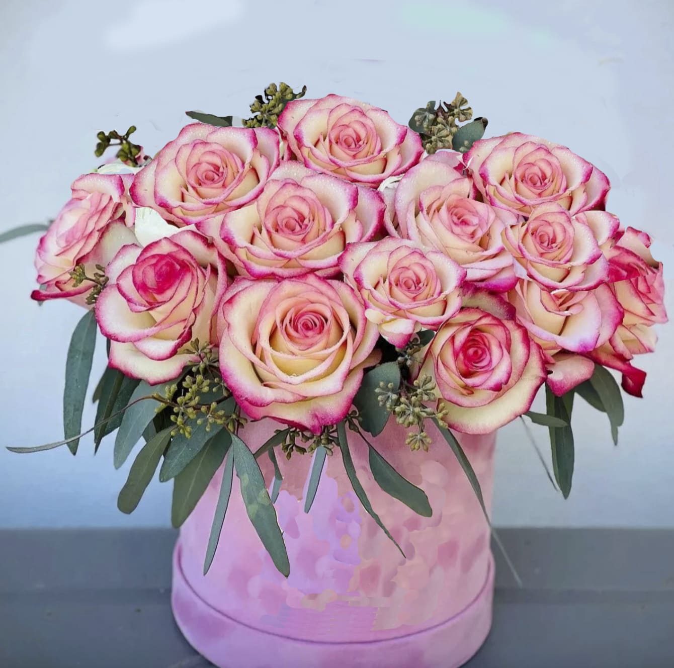 Bi-Color Rose in a Hat Box - Bi-Color Rose in a Hat Box for someone special.  Dark forrest Green or Pink Box .. just write in your choice.