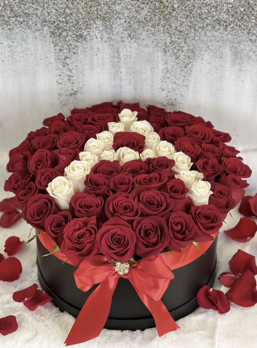 Lovely Initial Box - Let your loved one feel special with this lovely black box filled with red roses and your loved their initial made out of white roses. [PLEASE NOTE : INITIAL WILL BE BASED OFF OF THE RECIPIENTS NAME.] (65 roses in total) 