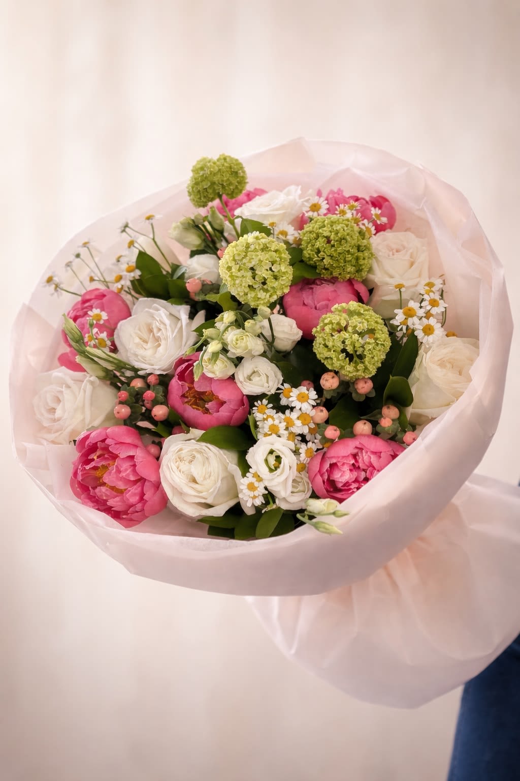 Pastel Romance Bouquet.    The photo shows the standard size. - The photo shows the standard size.