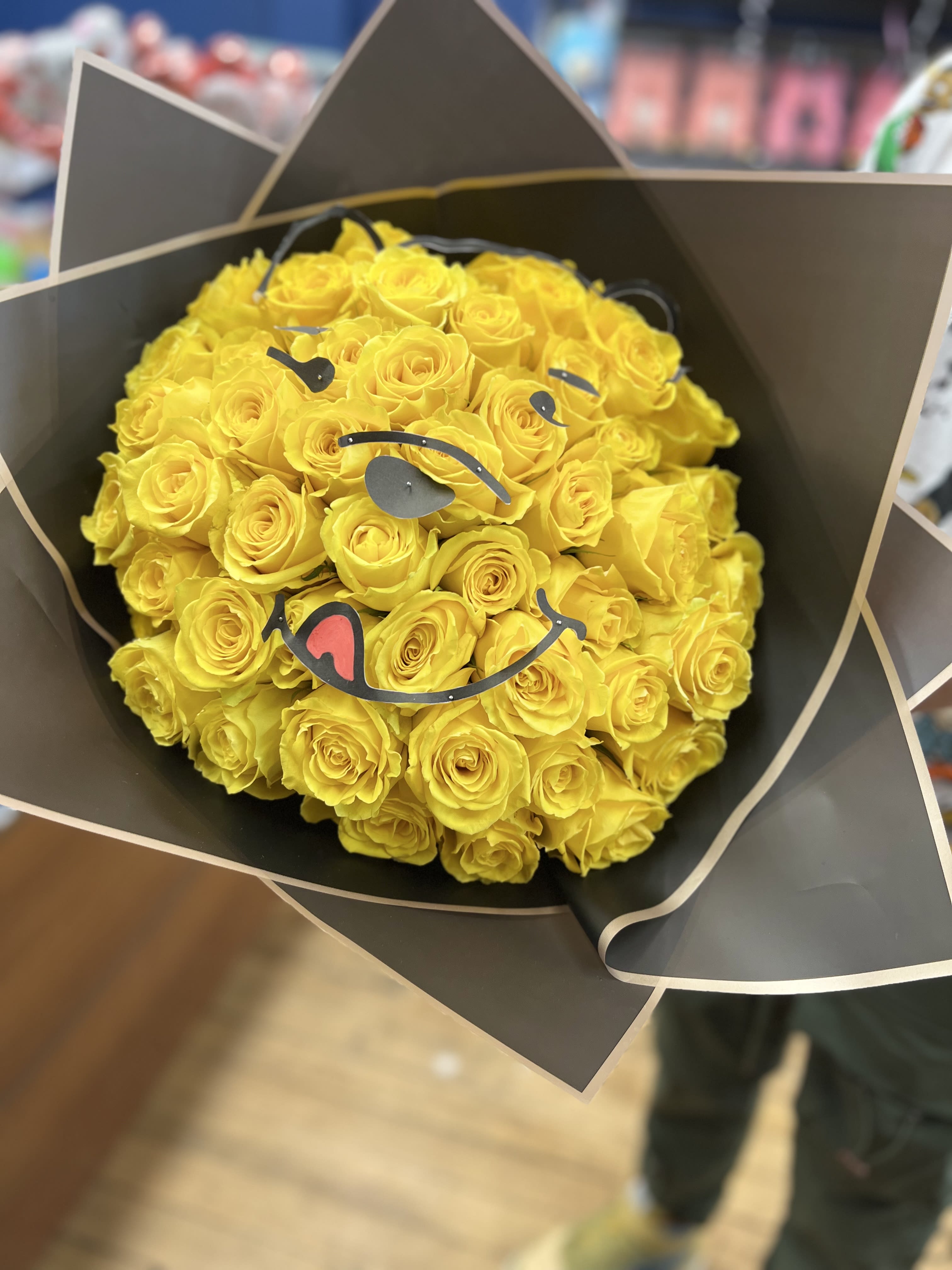 Poo bouquet  - Elegant desing for sorprice 50 stems yellow rosws 