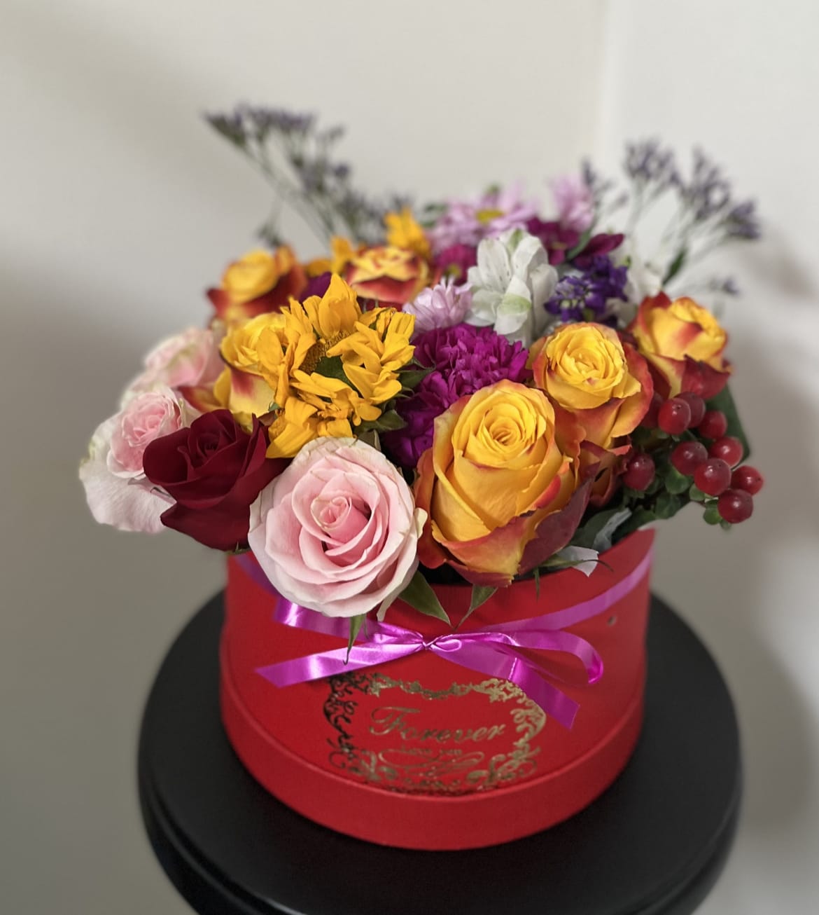 Box tricolor - roses, sunflowers, pompon.