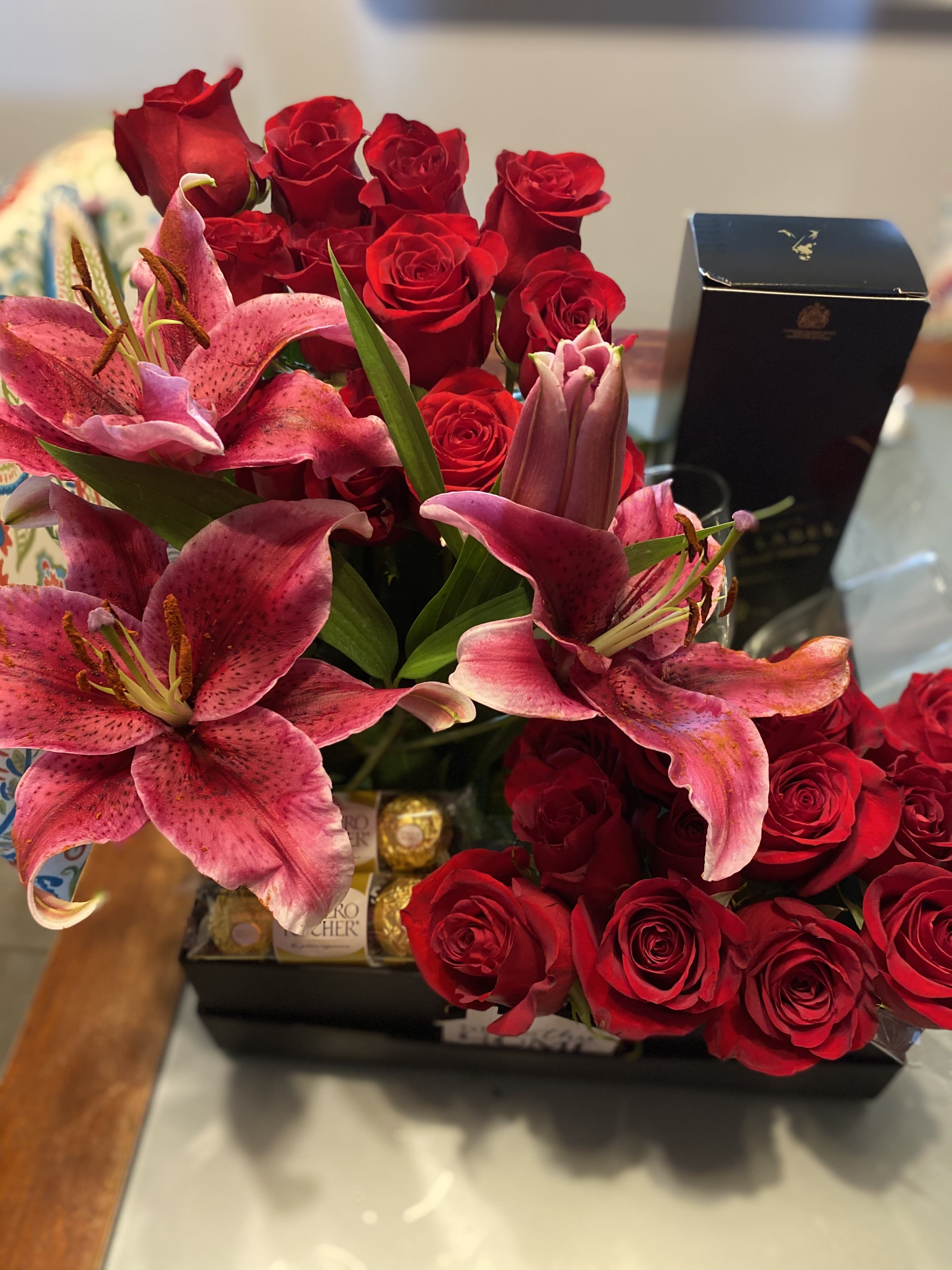  black box special - special box , wishky black label, flowers lilies, and ferrero rocher.
