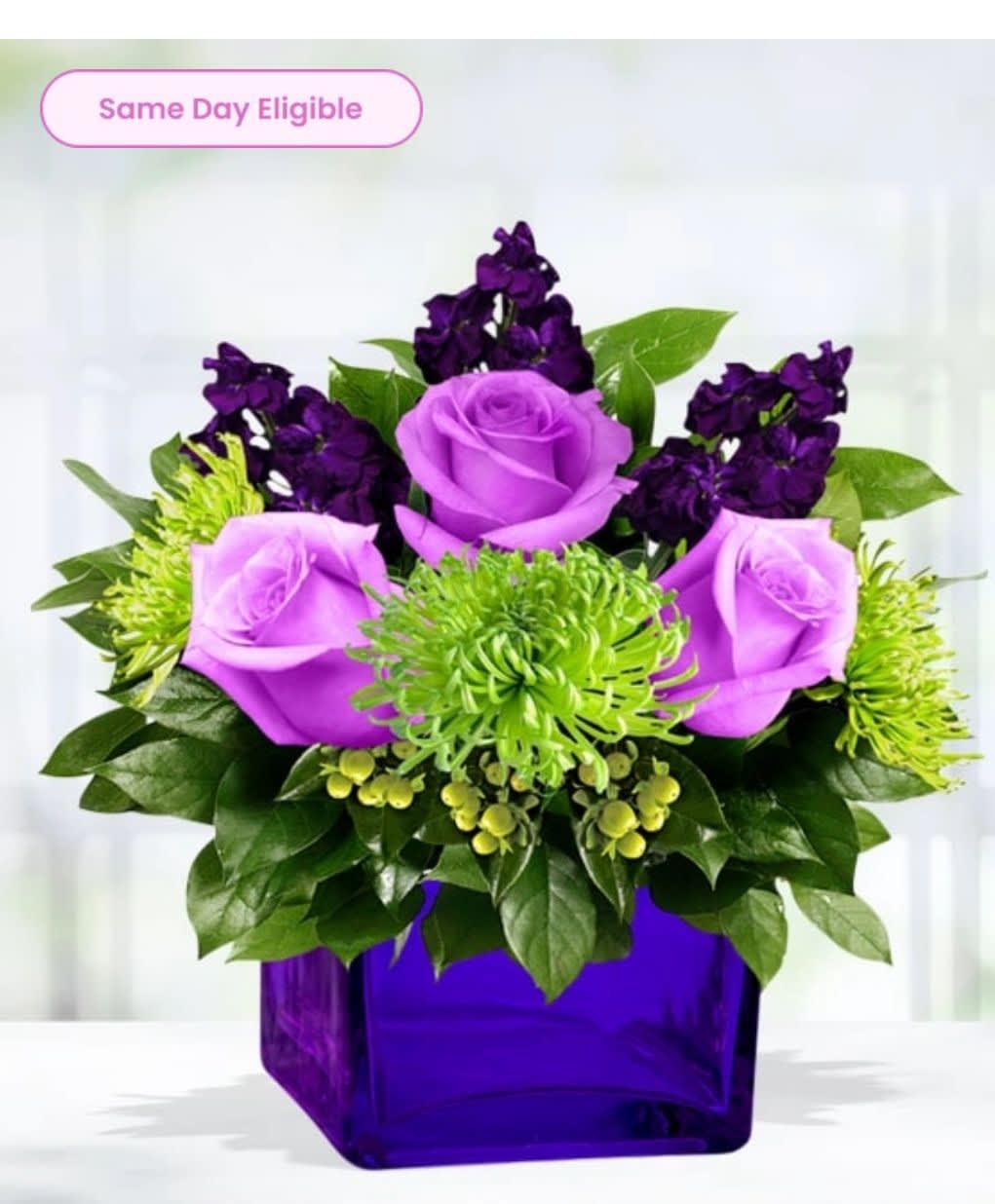 Party Nostalgy - fresh flowers glass vase blue