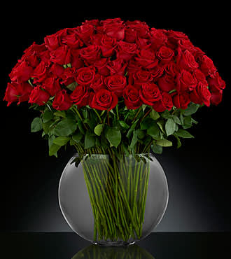 BIg Red Rose Circle - Red roses in a round vase