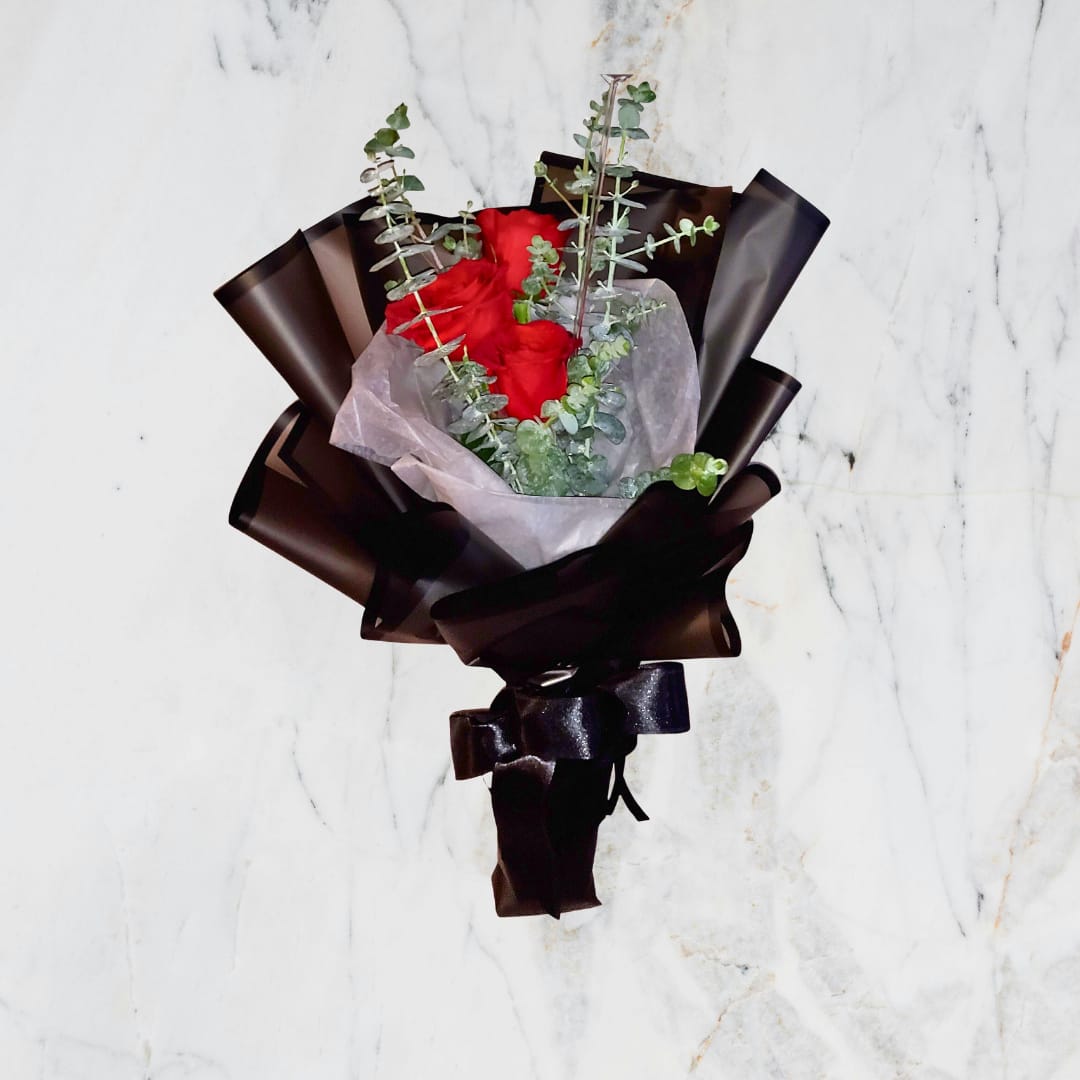 Mi Promesa by Latin Lady Luxe - Ramo con tres rosas rojas sencillas. 