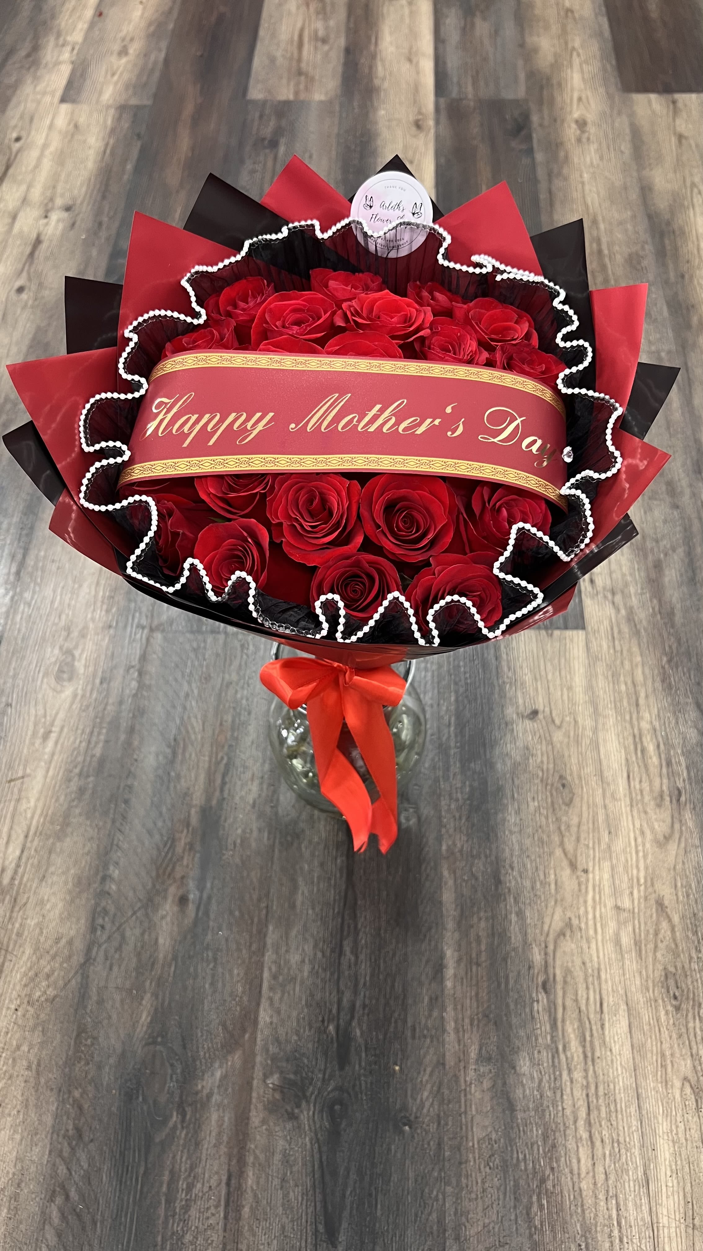 25 Red Roses Bouquet With Happy Mother’s Day Banner - Buyer will receive 25 Red Roses And Happy Mother’s Day Banner