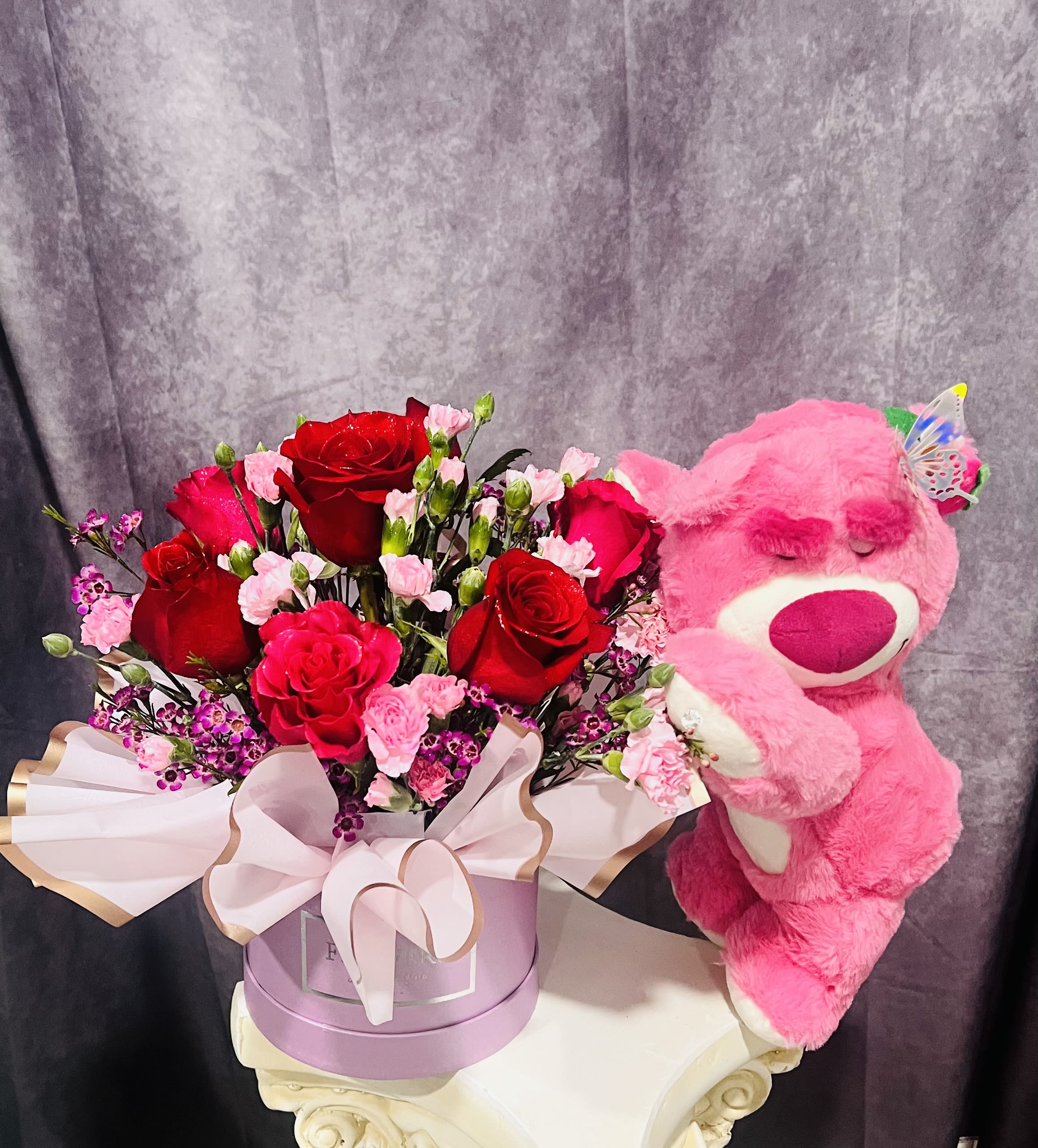 Hug and kisses bear love - Fresh flowers design with lovable bear hug expression of love and caring to your love one.
