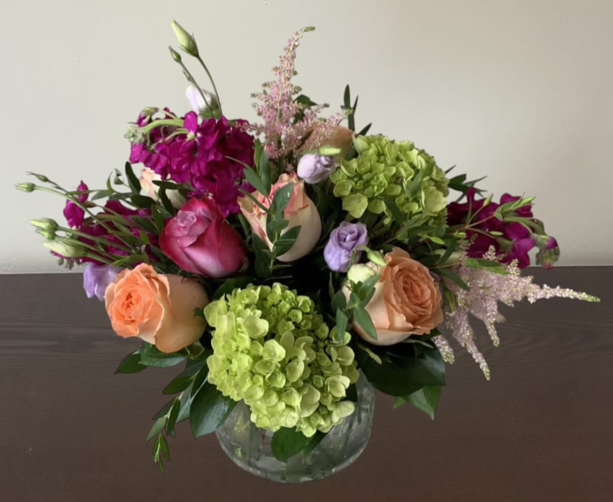 Bailey - The majesty of its blooms makes Bailey one of our finest designs.  All Occasion Presented: Crystal Clear Glass Vessel  Place your Order Online Monday to Saturday before 1:00 p.m. (E.T.) for same-day delivery. “Orders received after hours will be delivered the next business day”. Check our coverage area.  Occasionally, substitutions of flowers and/or containers happen due to weather, seasonality, and market conditions which may affect availability. If this is the case with the gift you’ve selected, we will ensure that the style, theme, and color scheme of your arrangement are preserved and will only substitute items of equal value or higher value.