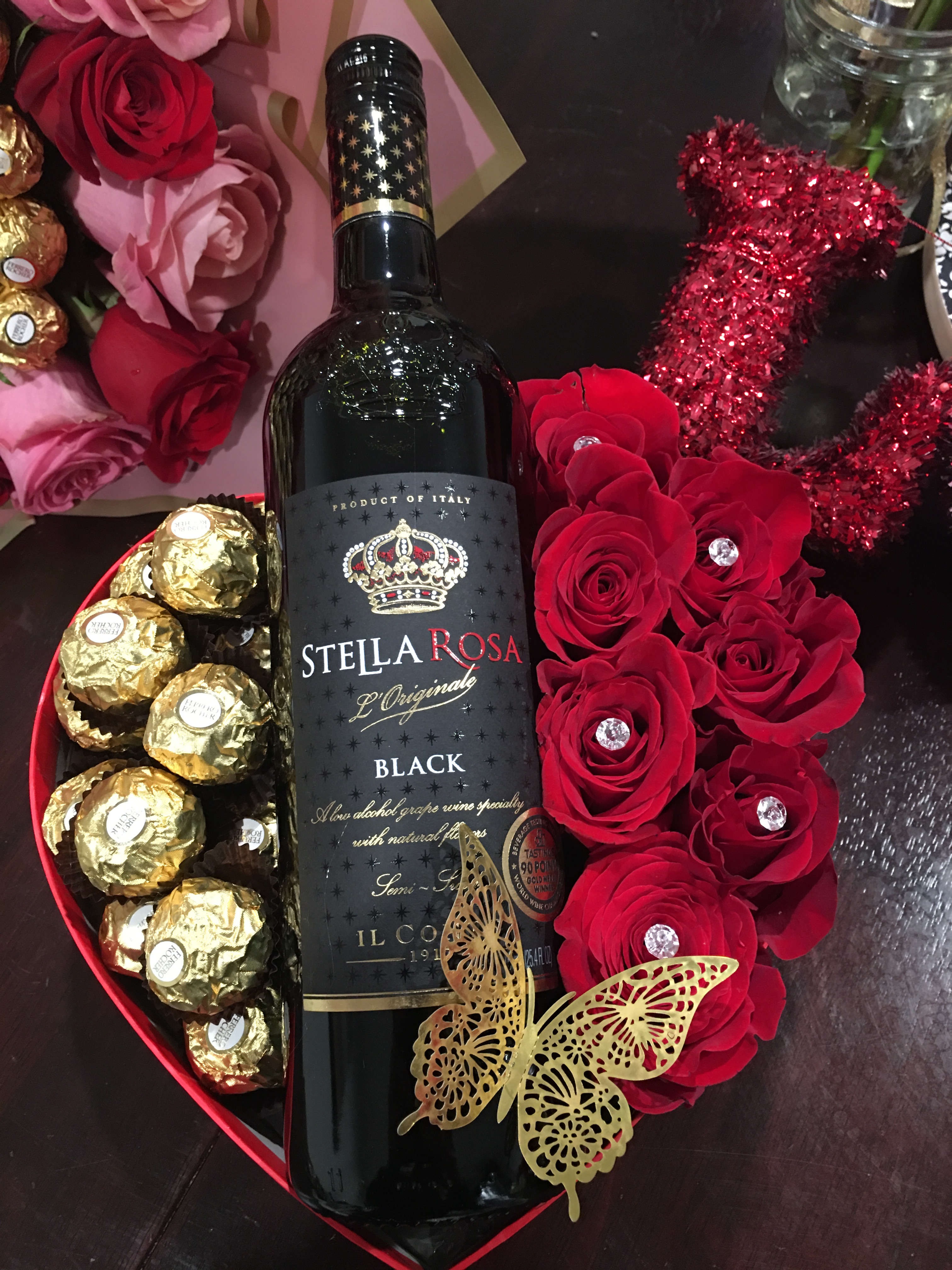 Wine bottle gift box with red roses and chocolates