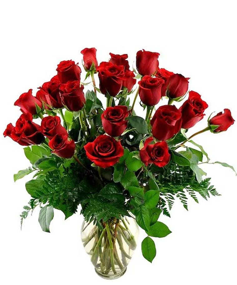 Bouquet of red roses in a clear glass vase