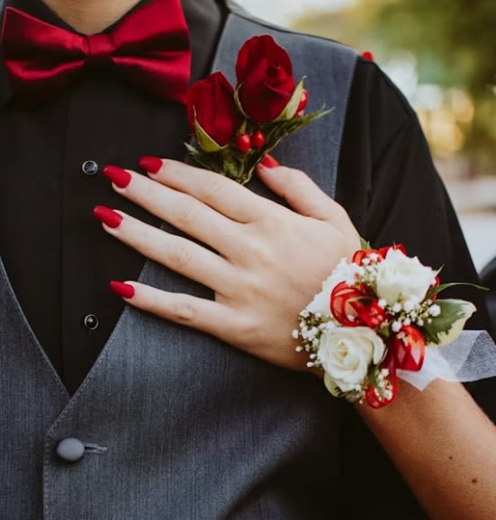 White and Red Prom Homecoming Combo(s) - This Prom Combo allows you to customize your flower options  Standard - Boutonniere and Wrist Corsage  Deluxe - Boutonniere and Wrist Corsage with BLING!  Premium - Boutonniere, Wrist Corsage AND Bouquet with Bling
