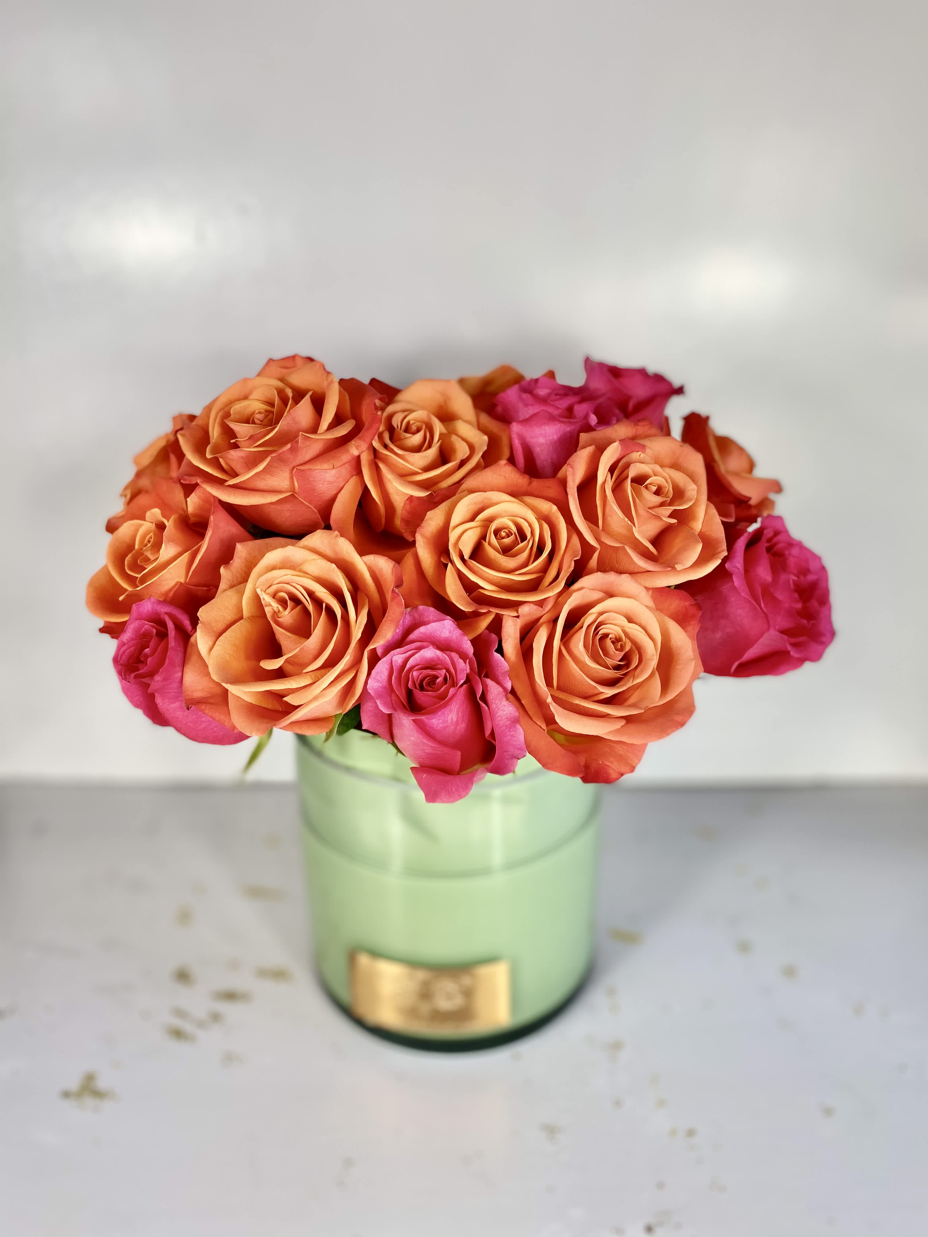 Pastel Queen - Silver Lake Florist - This beautiful arrangement inspired by The Pastel Movement is designed to deliver happiness to a loved ones day. Filled with beautiful flowers and customized to perfection, this arrangement is a showstopper! If you want to turn heads then this is the arrangement for you! Arrangement was inspired by late socialite Marilyn Monroe 