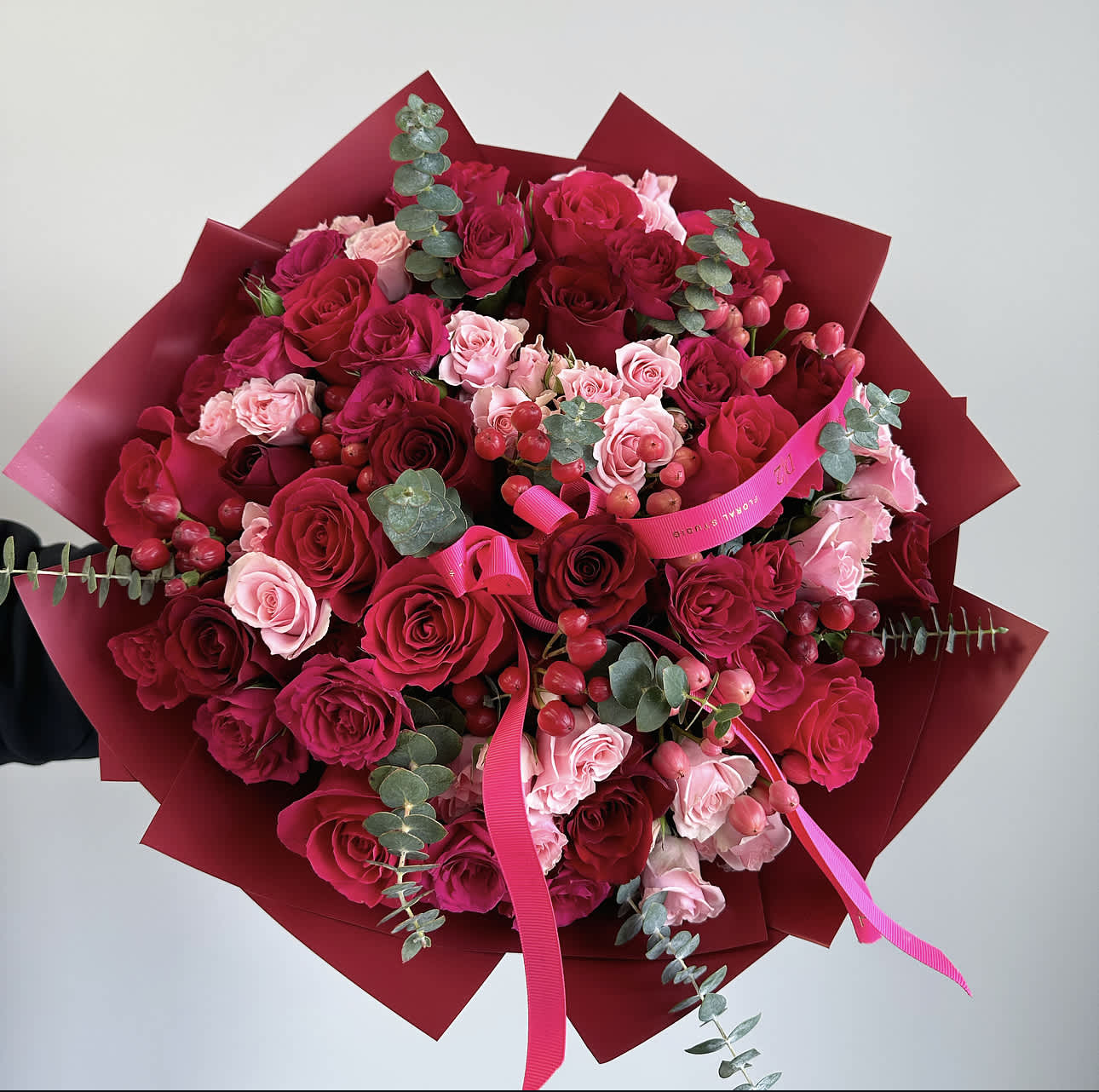 Passion - This hand-tied bouquet is a perfect blend of passion and tenderness, making it an ideal gift for expressing love, affection or admiration