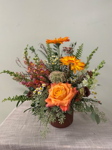 Autumn Splendor - A lovely mix of Fall themed colors.   Please Note: Each design is custom made and filled to value. We only use fresh product to ensure top quality so new orders are subject to substitutions.