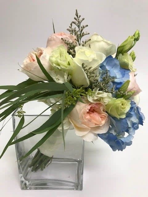 Mixed pastel bouquet in a clear square vase