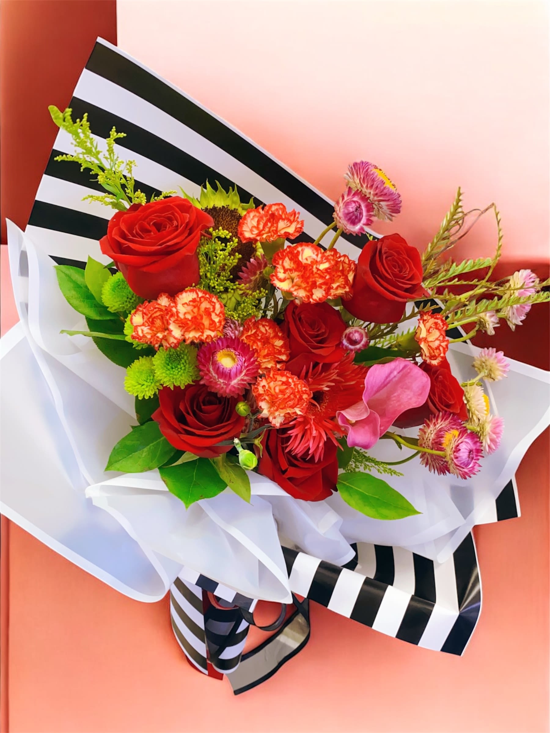 Modern red roses bouquet  - Modern red roses bouquet 