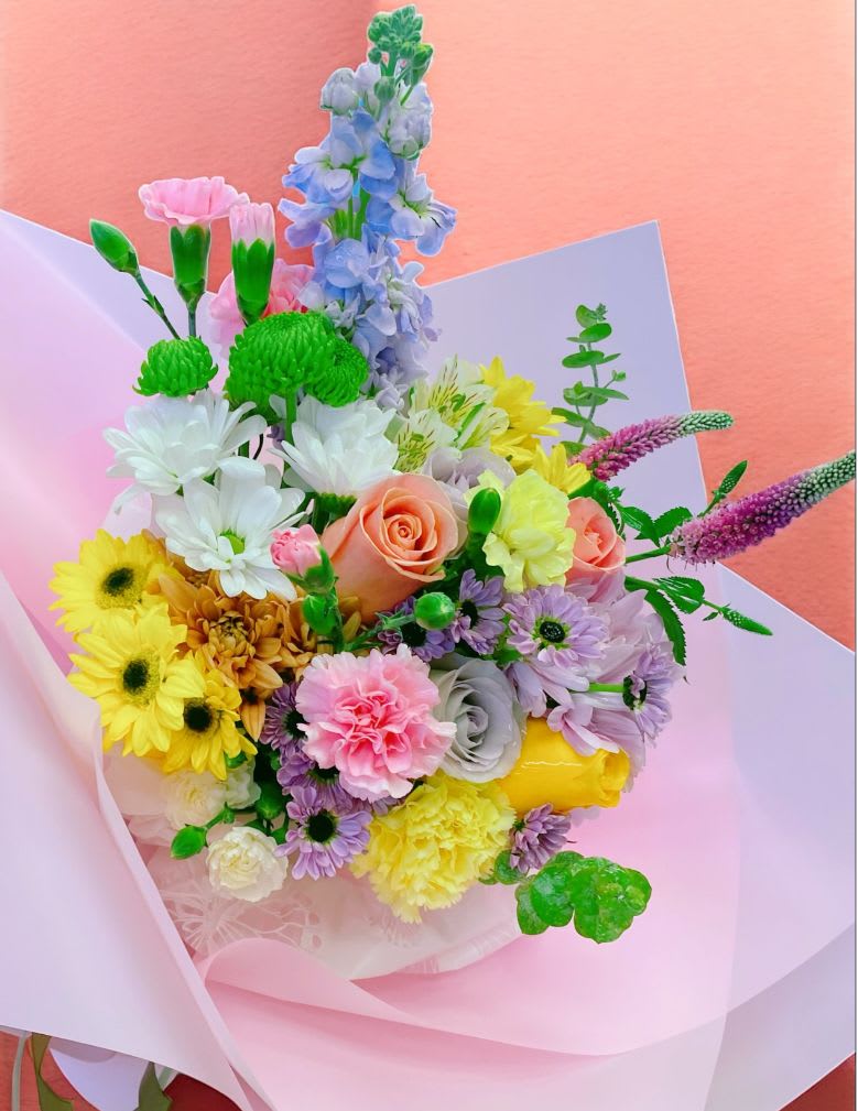Round shaped seasonal bouquet  - Round shaped seasonal bouquet