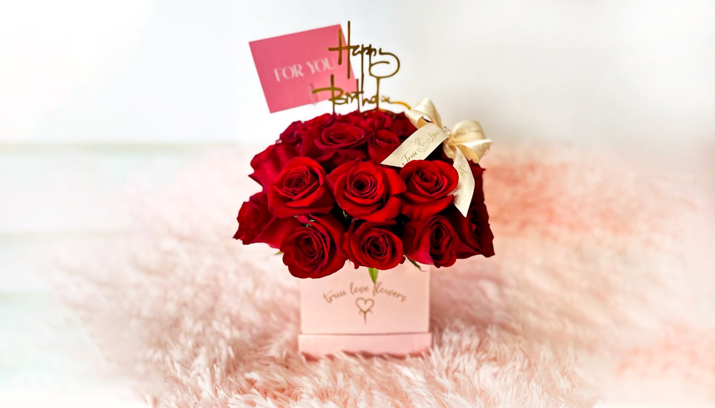 Mini Pink Box Red Roses &amp; Topper  - Red Roses 30 &amp; Topper Happy Birthday 