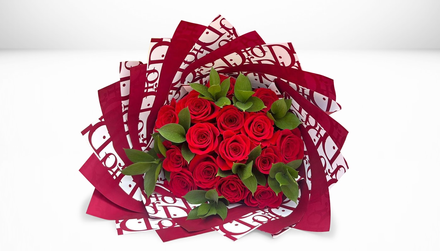 Bouquer Red Roses &amp; Dior paper  - 15 Red Roses Standard  25 Red Roses Deluxe  50 Red Premium 