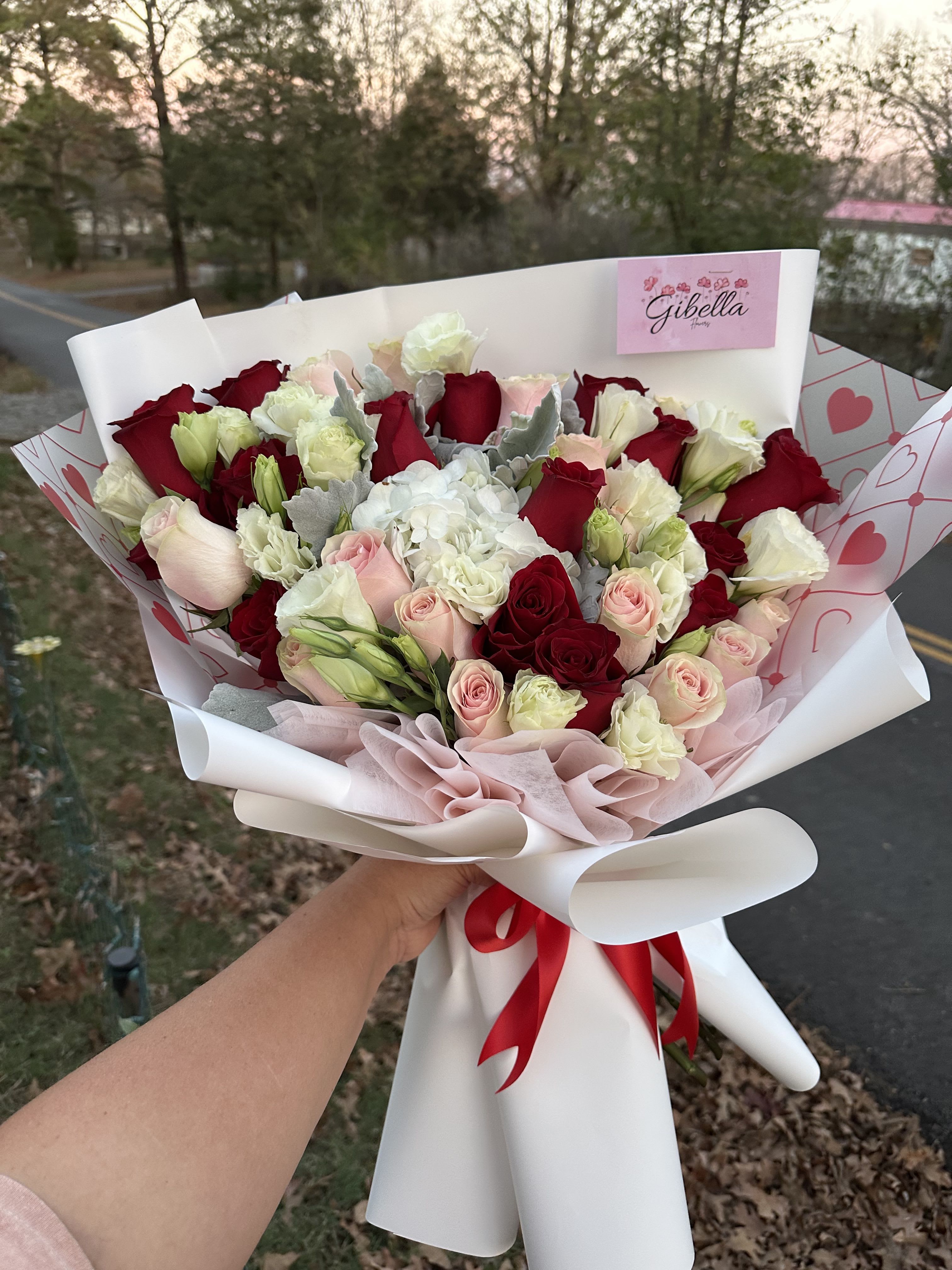  designer choose mix flowers Wraped bouquet! - Let us be creativeand make you a pretty mix flower, we will select you the best, all will be full of love and diffent flowers