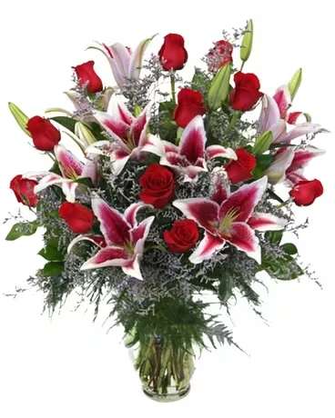 Bouquet of red roses and pink lilies in a glass vase