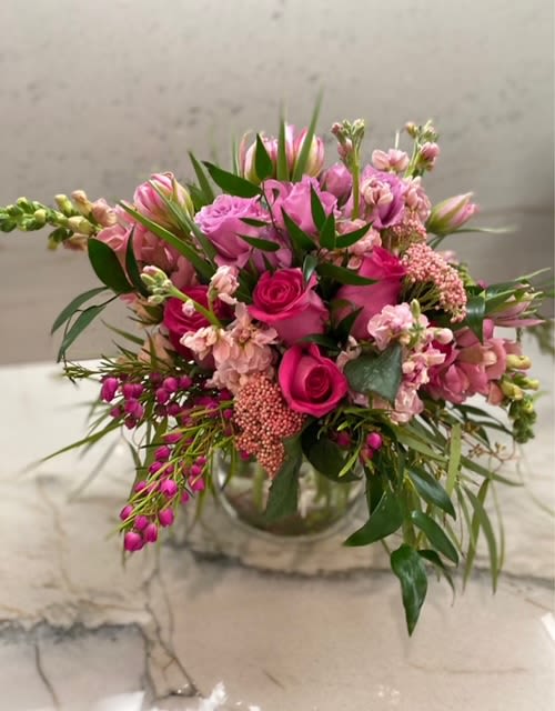 Pink rose bouquet in a clear glass vase