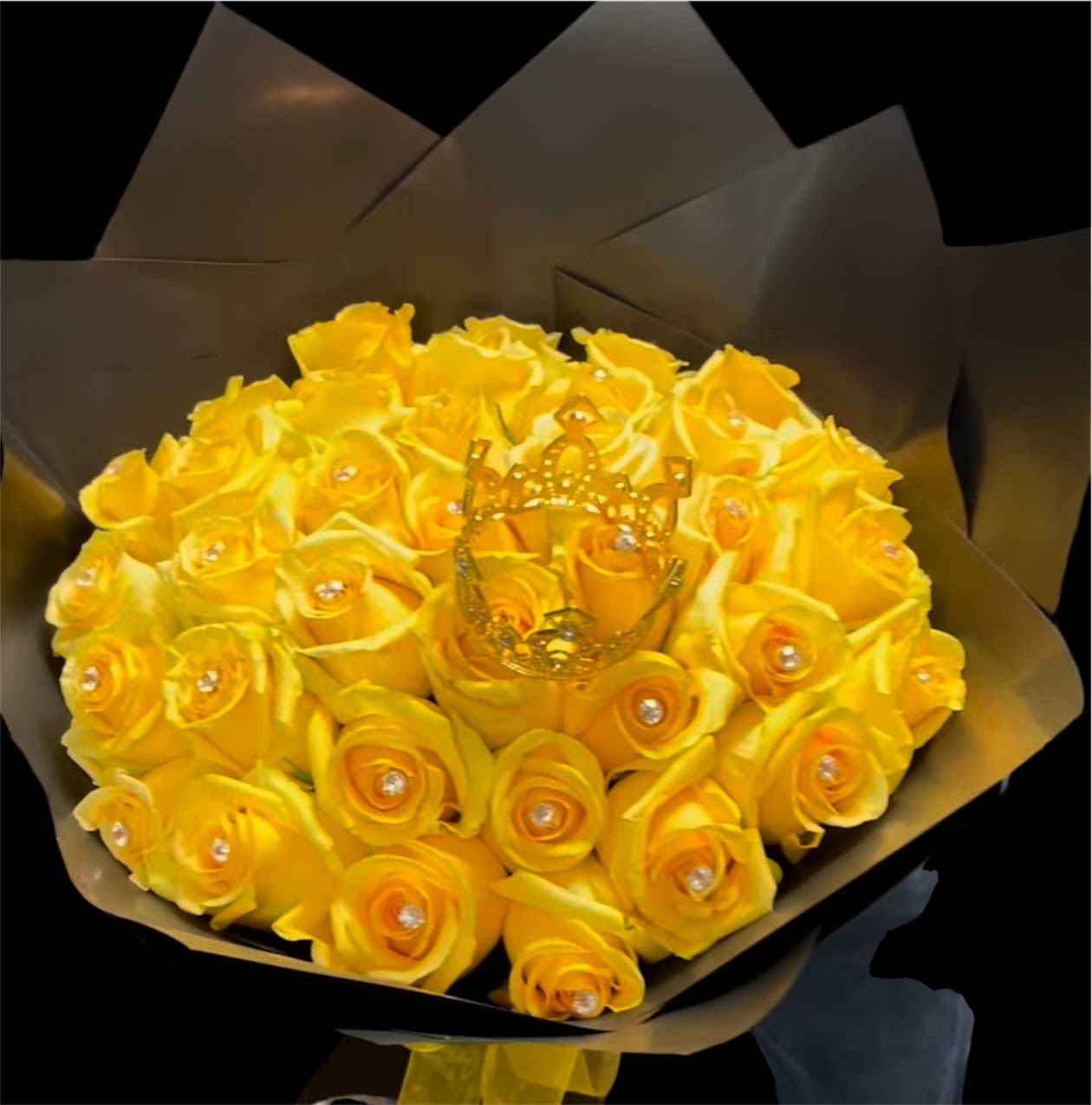 Bouquet of yellow roses with a gold crown decoration