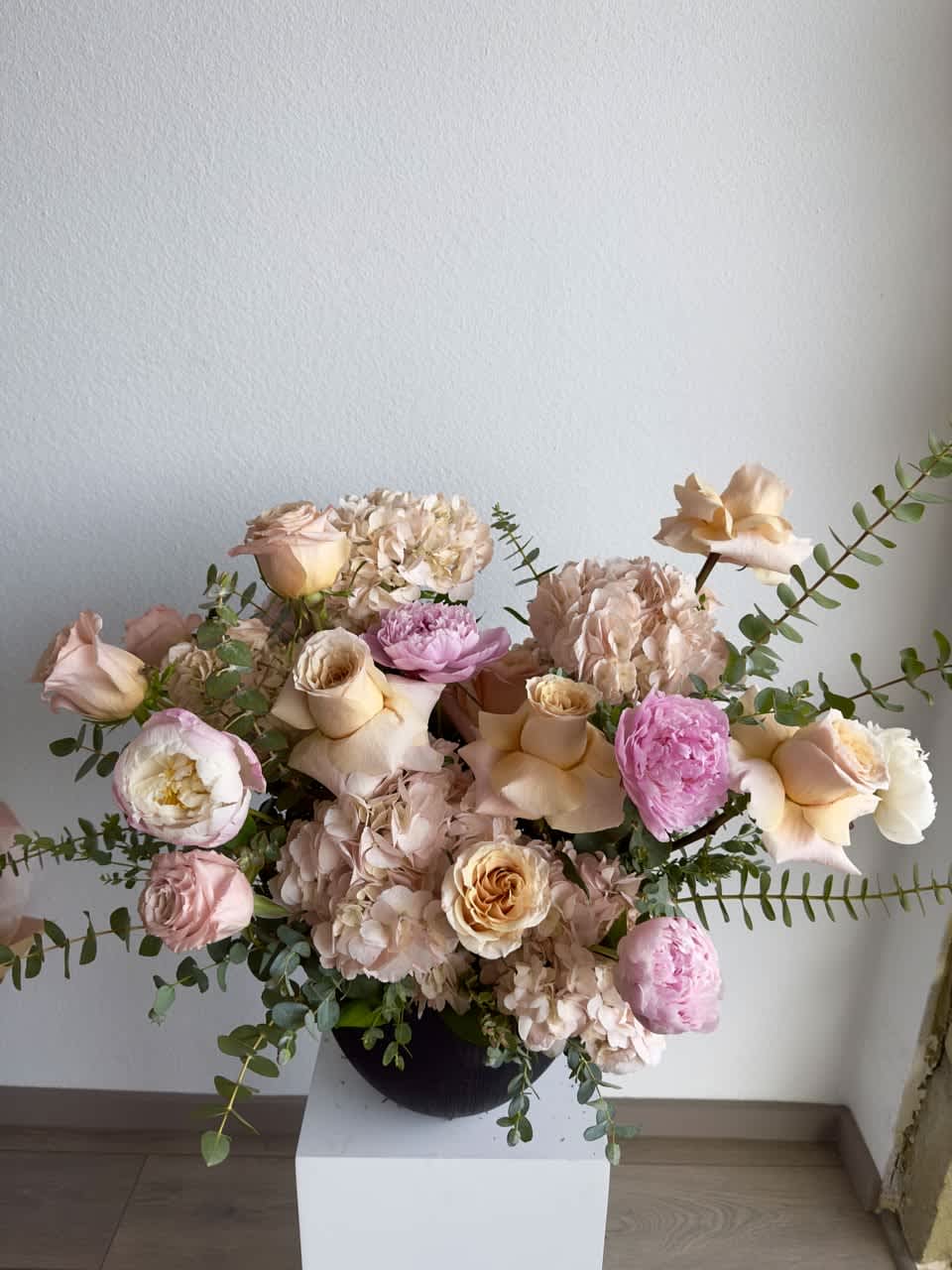 Shimmer Roses Radiance - This beautiful arrangement filled with the flowers to deliver your special message to your special someone.  Perfect for any occasion.  Arrangement includes: mix flowers  Ceramic Vase Custom greeting card