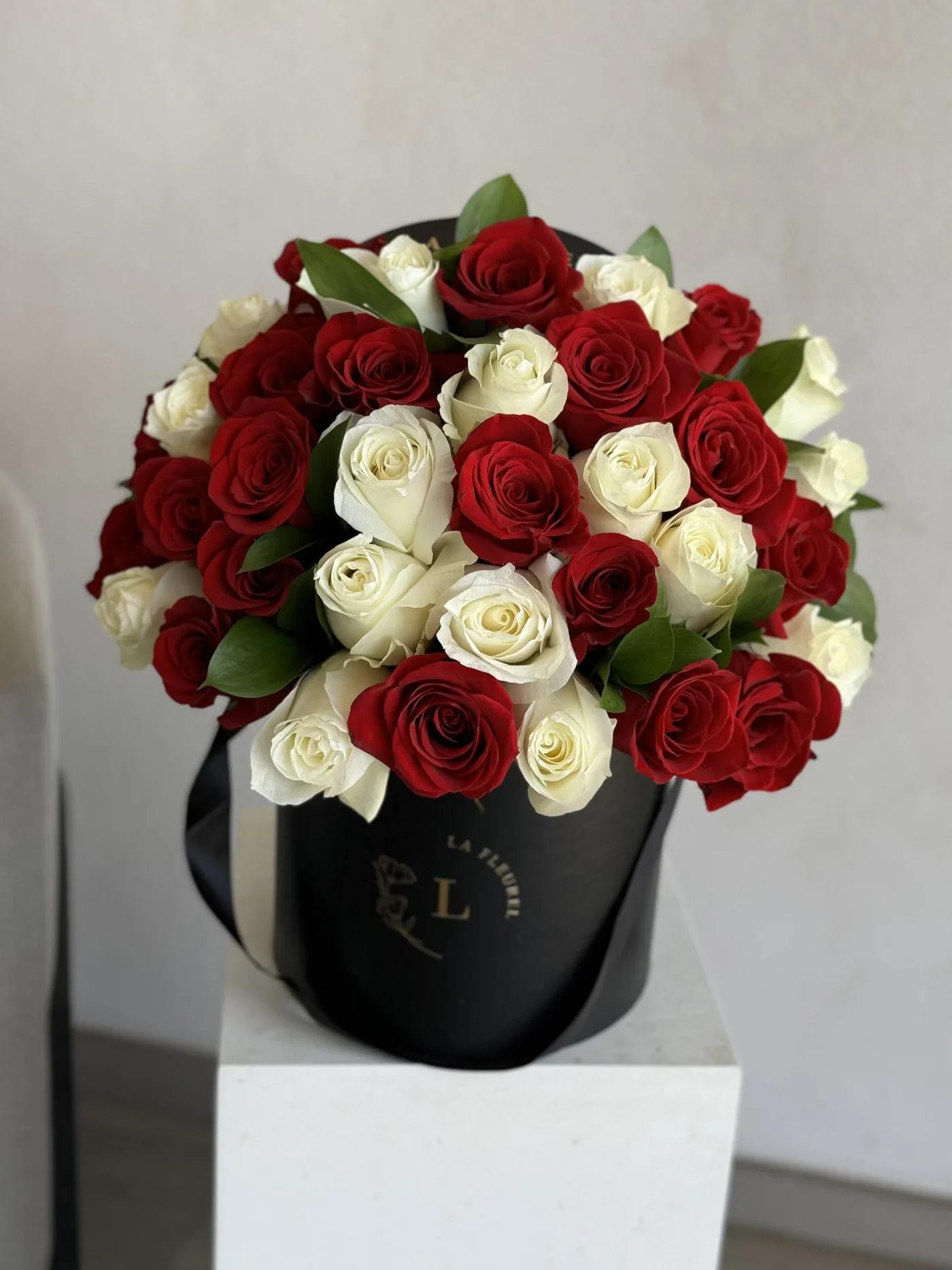 A Beautiful Day Arrangement - This beautiful box contains a combination of 23 to 25 fresh roses in an ivory box. This floral arrangment is the perfect gift for your loved one!  Arrangement includes: Fresh red and white roses SMALL BOX  Custom greeting card