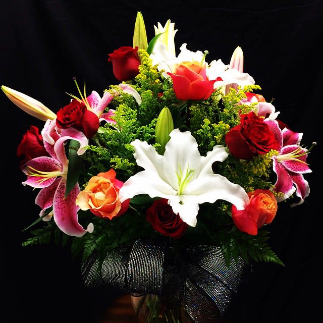 Roses Lilies Flower Bouquet In Moreno Valley Ca Garden Of Roses