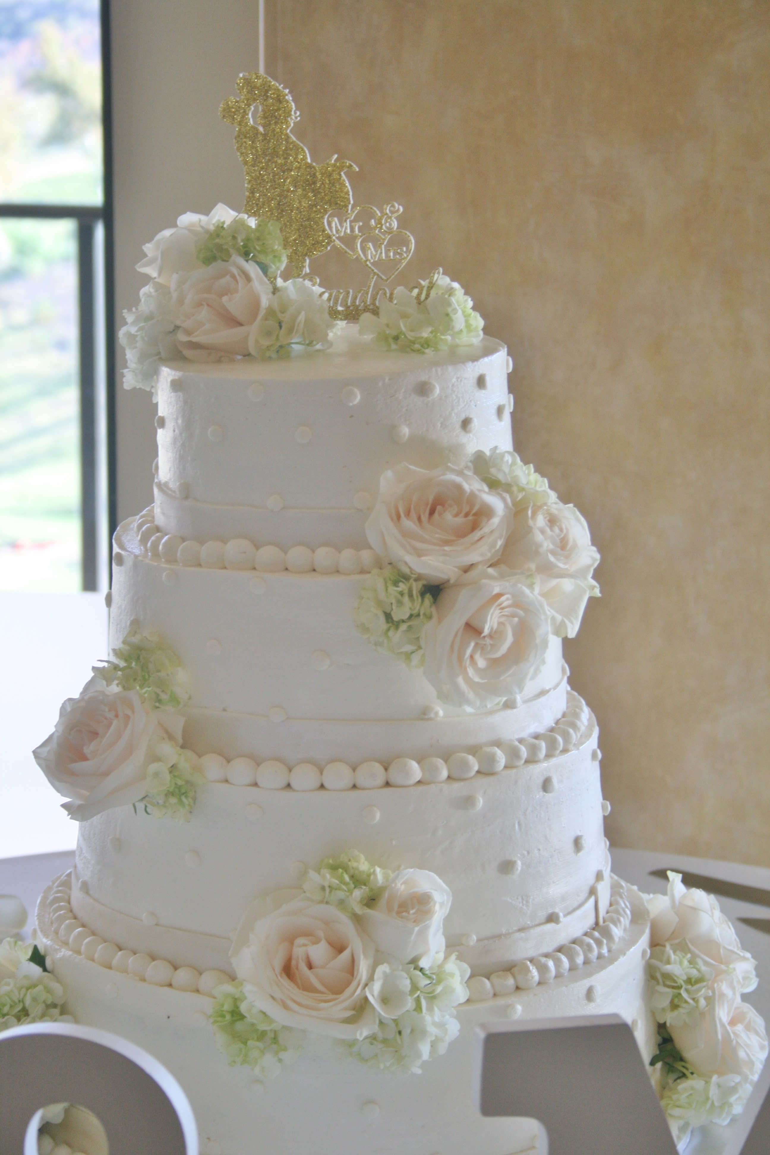 White Wedding Cake Flowers in Riverside, CA | Willow ...