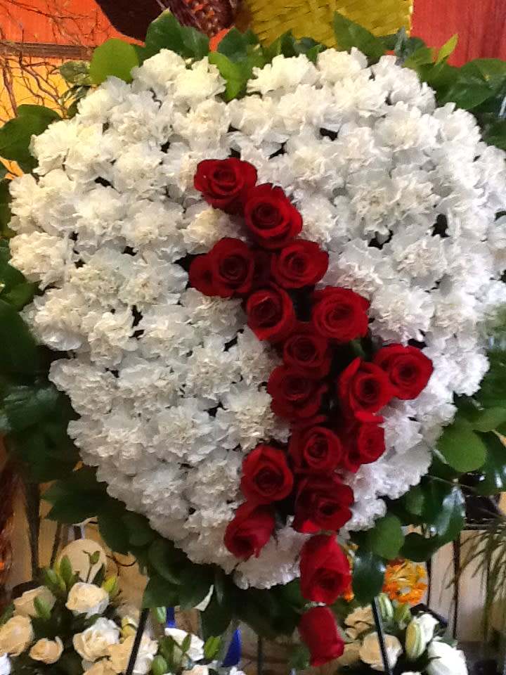 Full Heart White Red Rose Break In Huntington Ny Funky Flower Shop