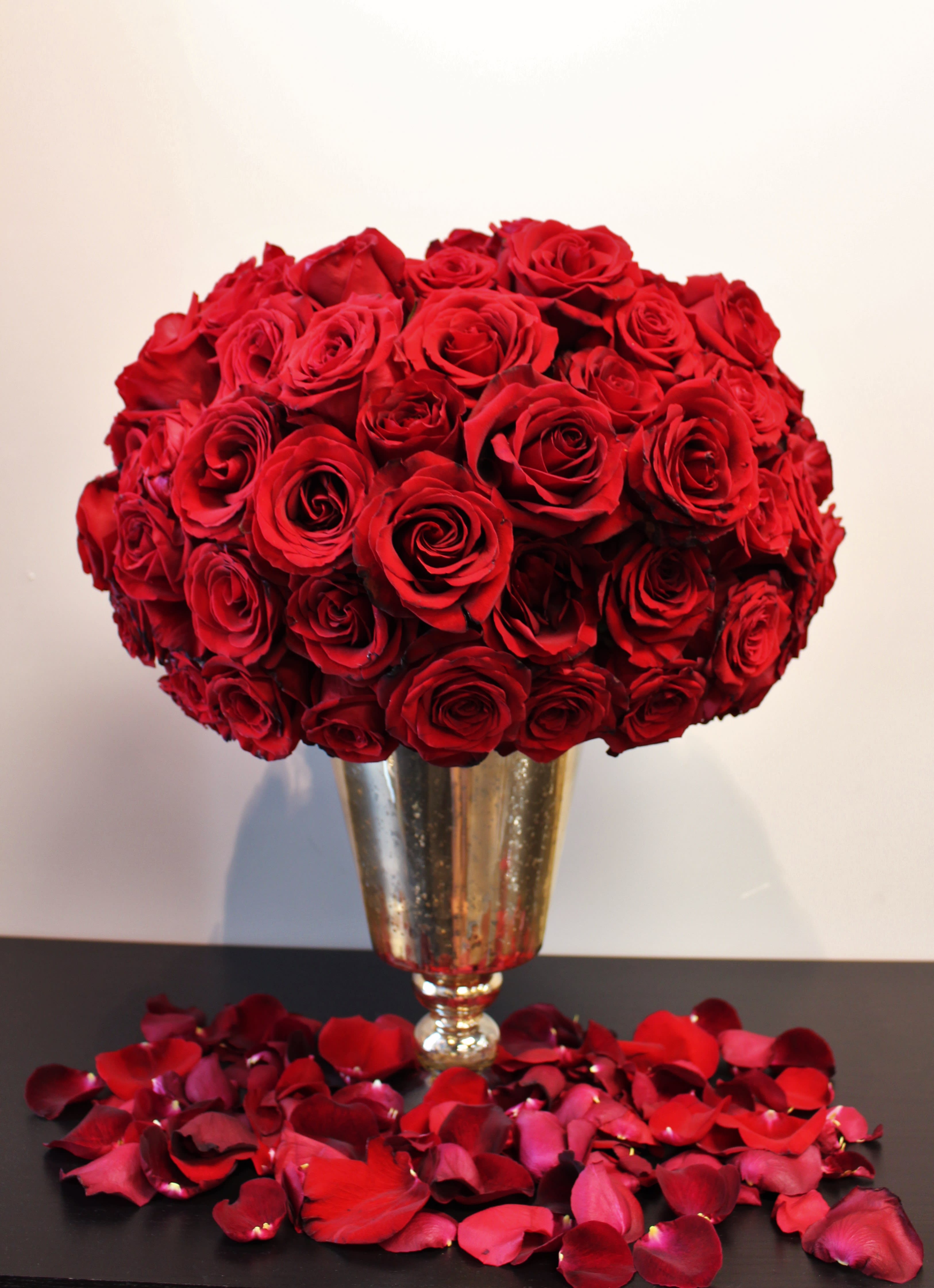 100 Romantic Roses By Grand Eclair