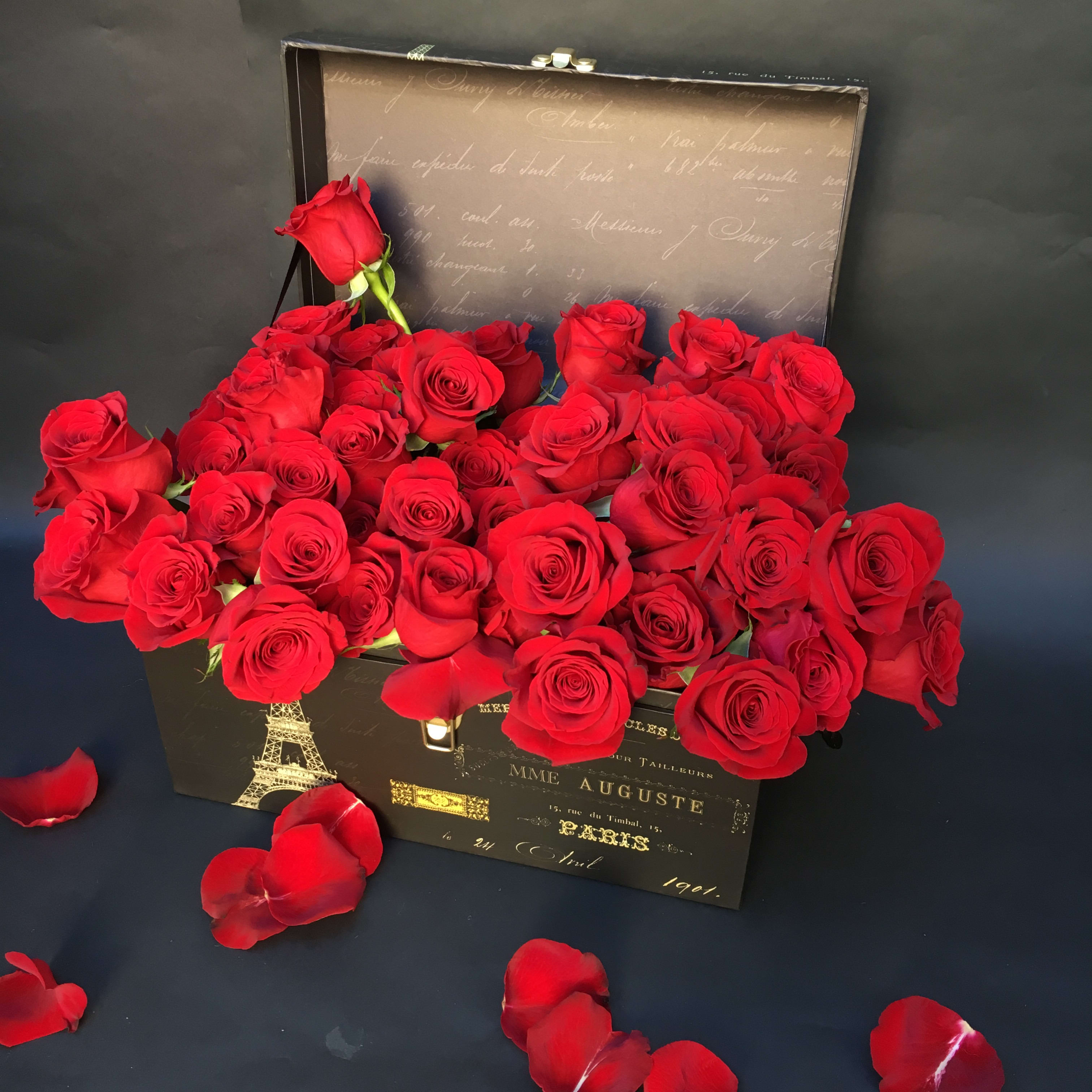 Valentine S Day Rose Box 40 Ecuadorian Sexy Red Roses In A Paris Theme Artsy Gift Box By Villasgardens