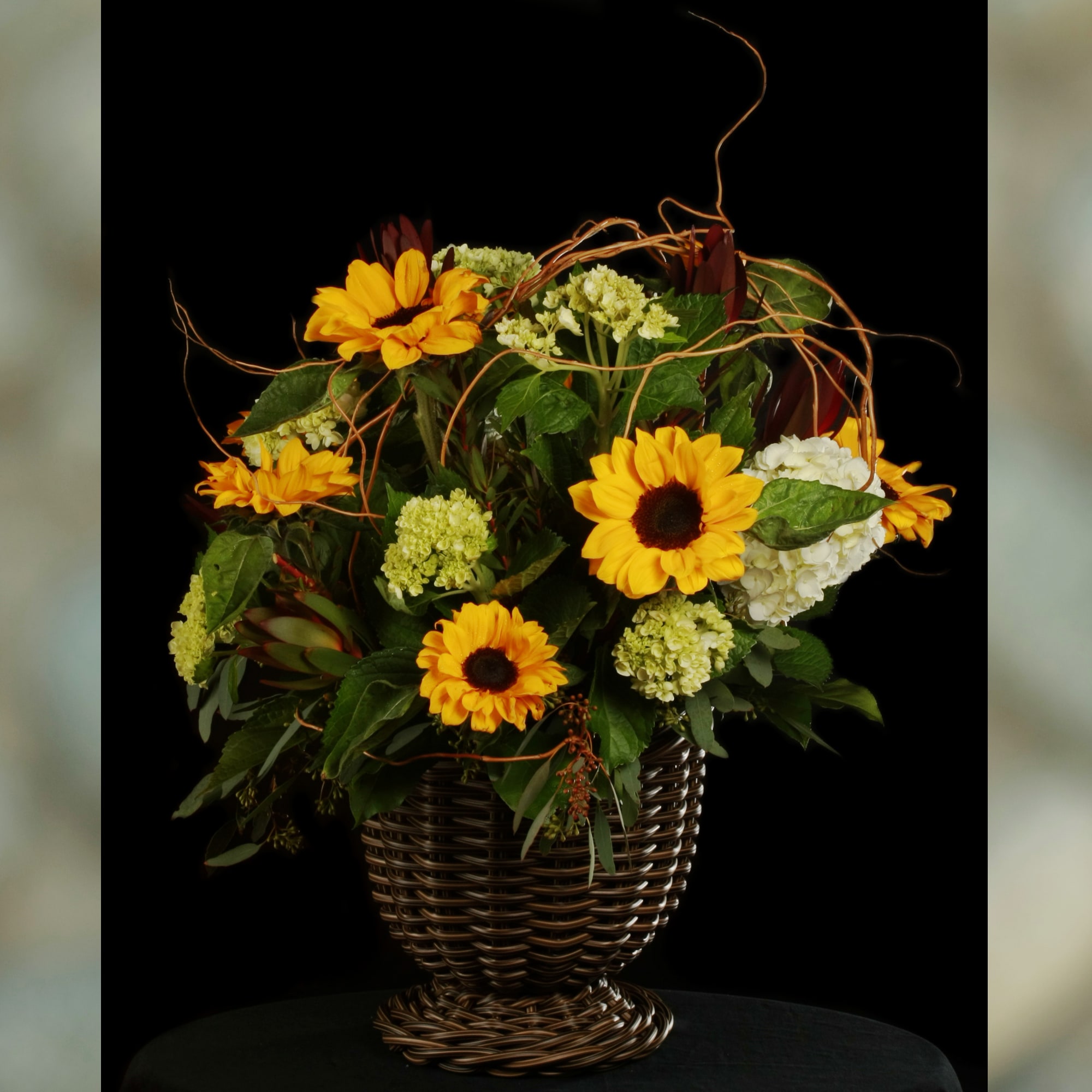 Sunflower Urn Sf68 In Claremont Ca Sherwood Florist Uniqueart Gallery