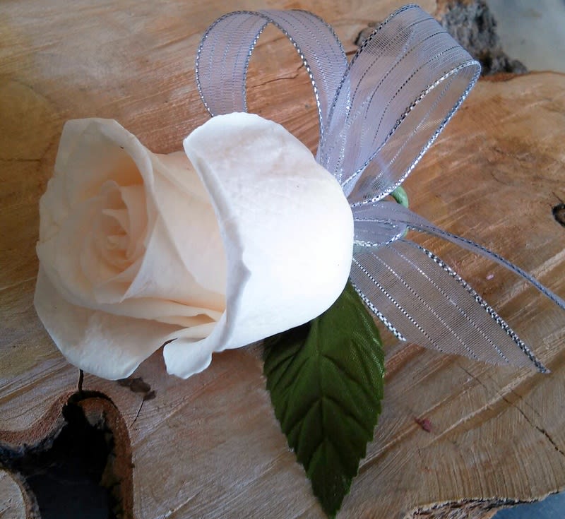 Single Rose Boutonniere In Las Vegas Nv Windmill Floral Expressions