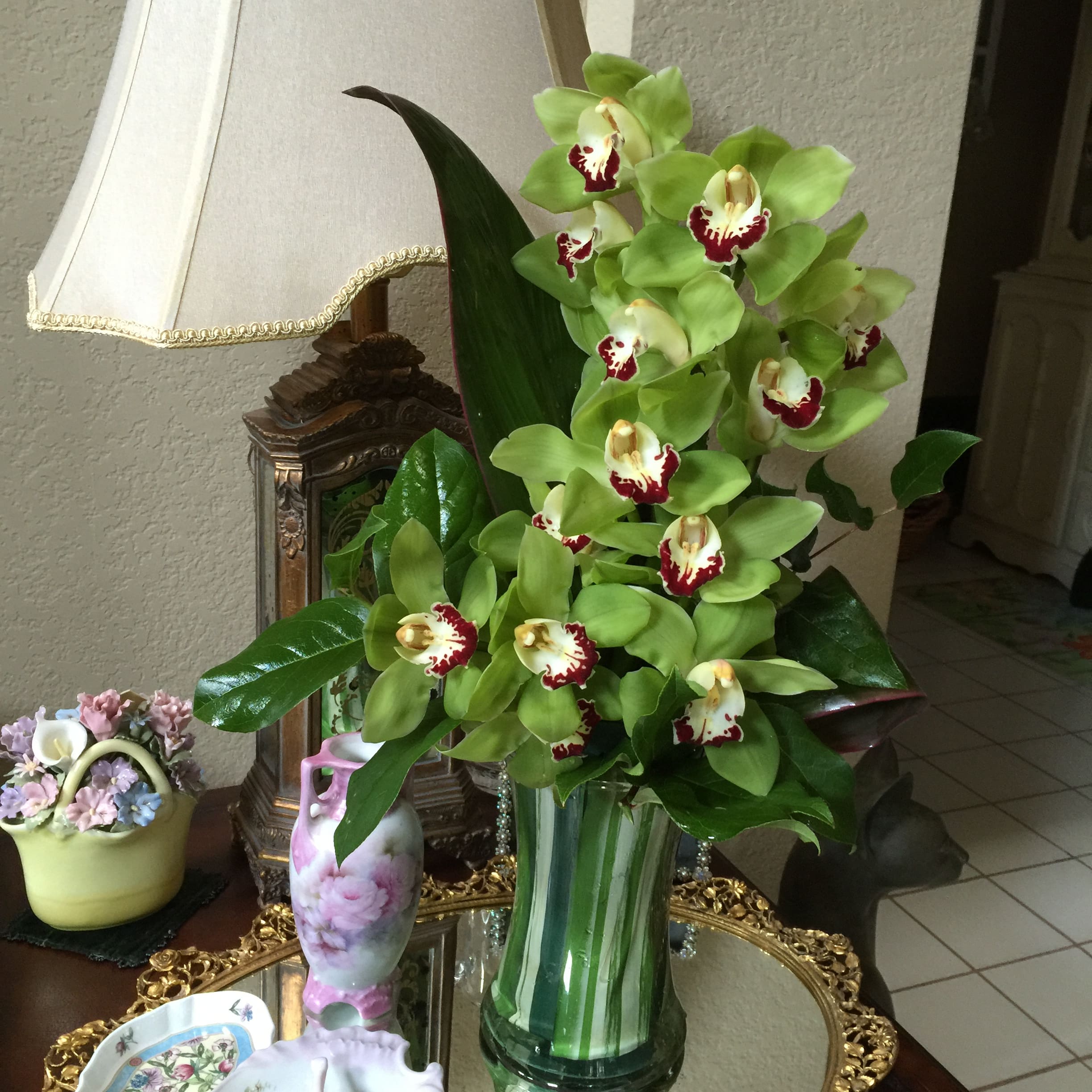 Fresh Cut Cymbidium Orchid Arrangement In Agoura Hills Ca Oakbrook Florist The Gift Garden