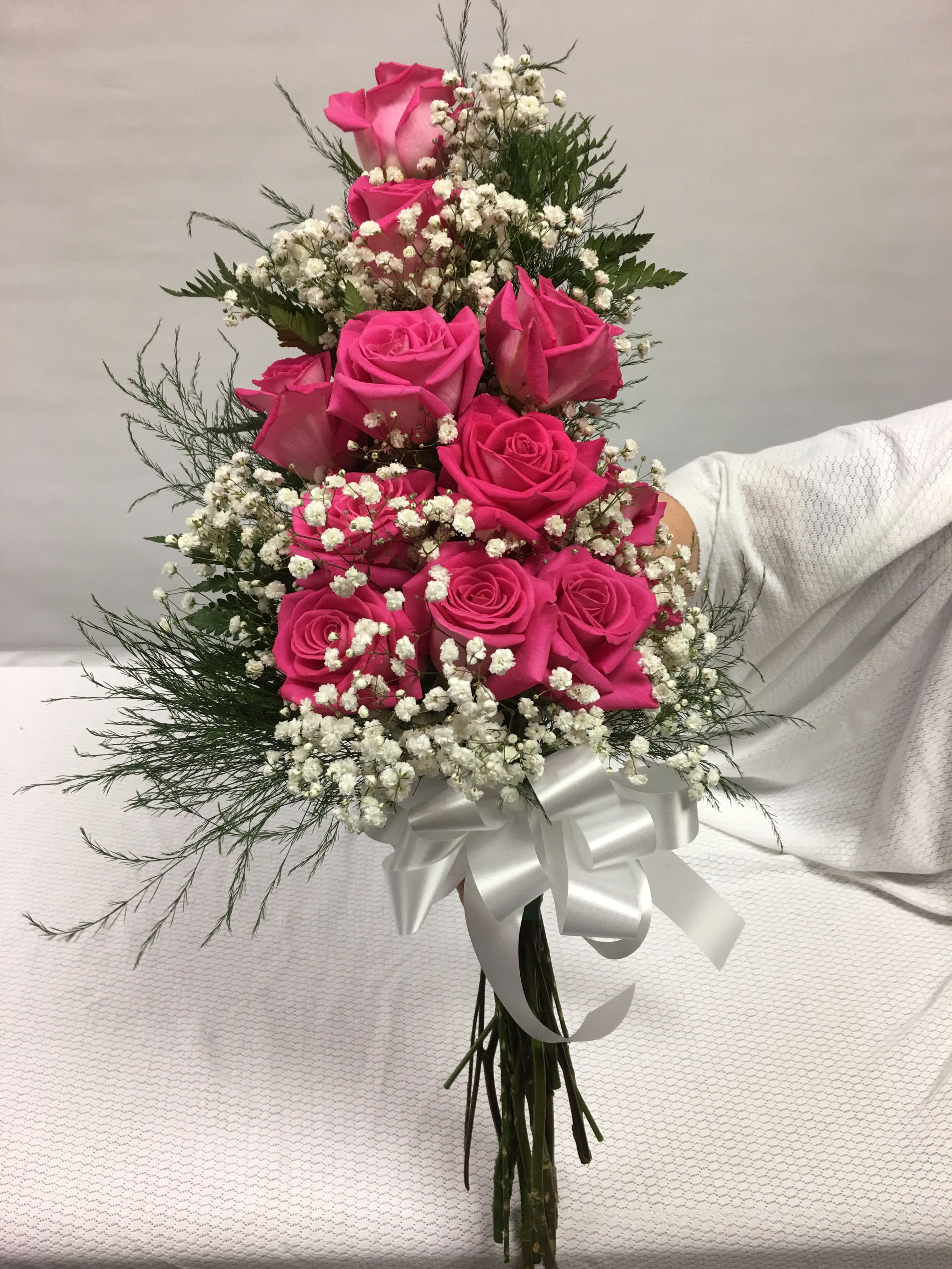 Dozen Rose Presentation Fg904 In Bensalem Pa Flower Girl Florist