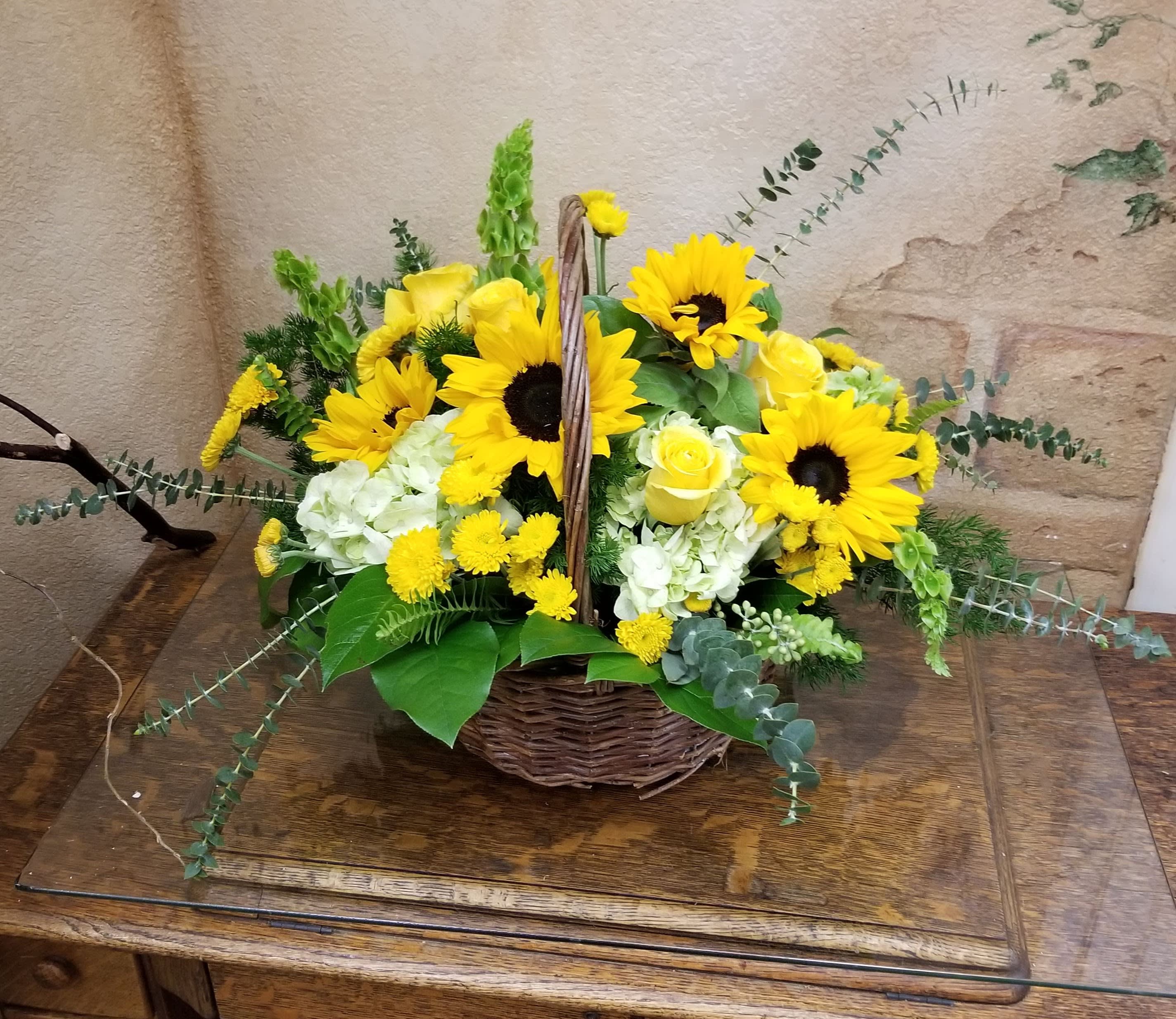 Sunflower Basket Arrangement In Saugus Ca Charmaine S Bouquet Canyon Florist