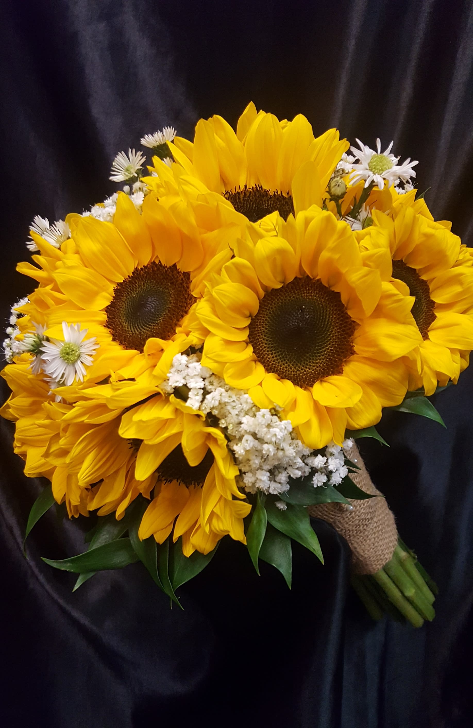 8 Sun Flower Clutch Bouquet In Lihue Hi Flowers Forever Llc