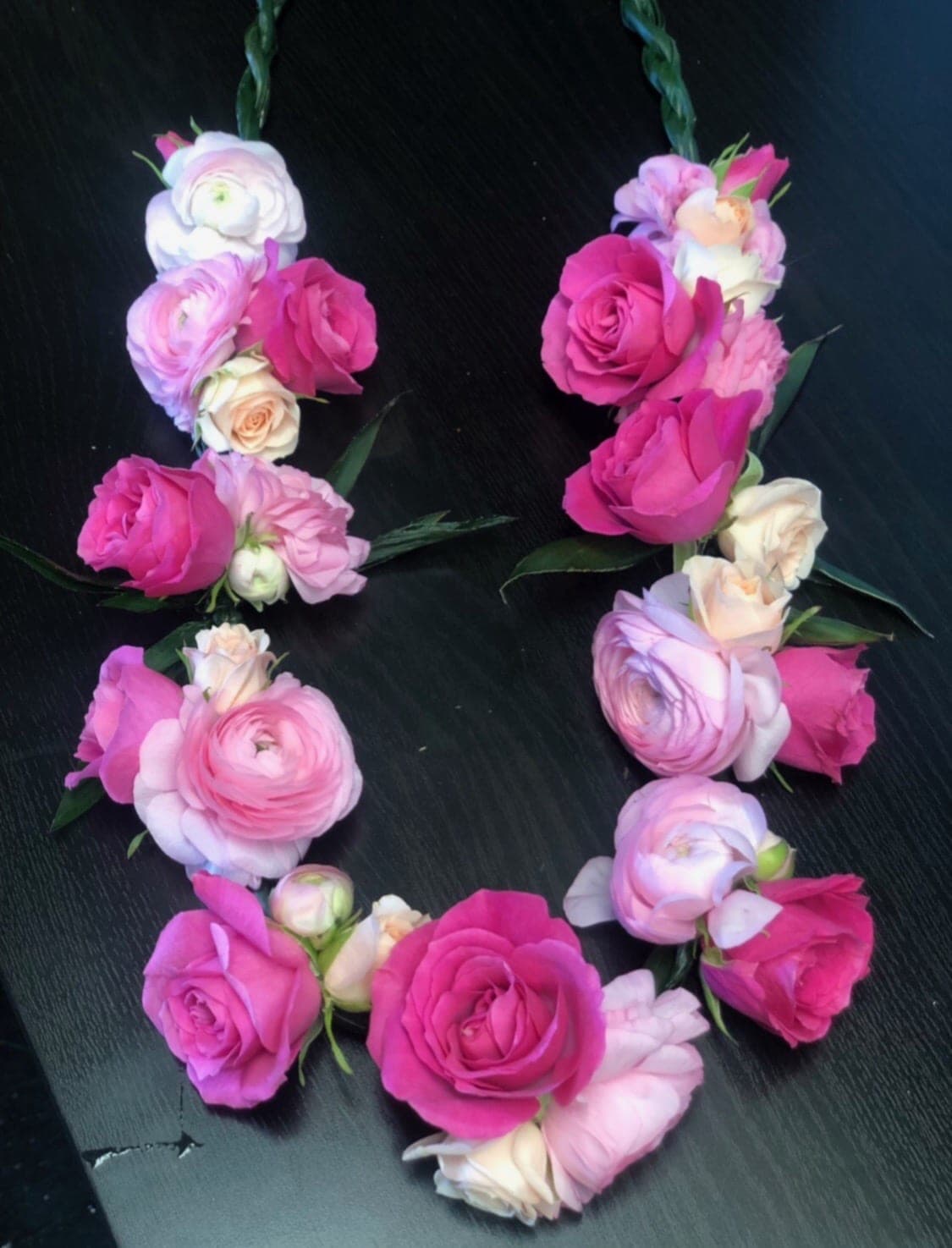 Spray Roses Te Leaf Lei In Van Nuys Ca Van Nuys Flower Shop