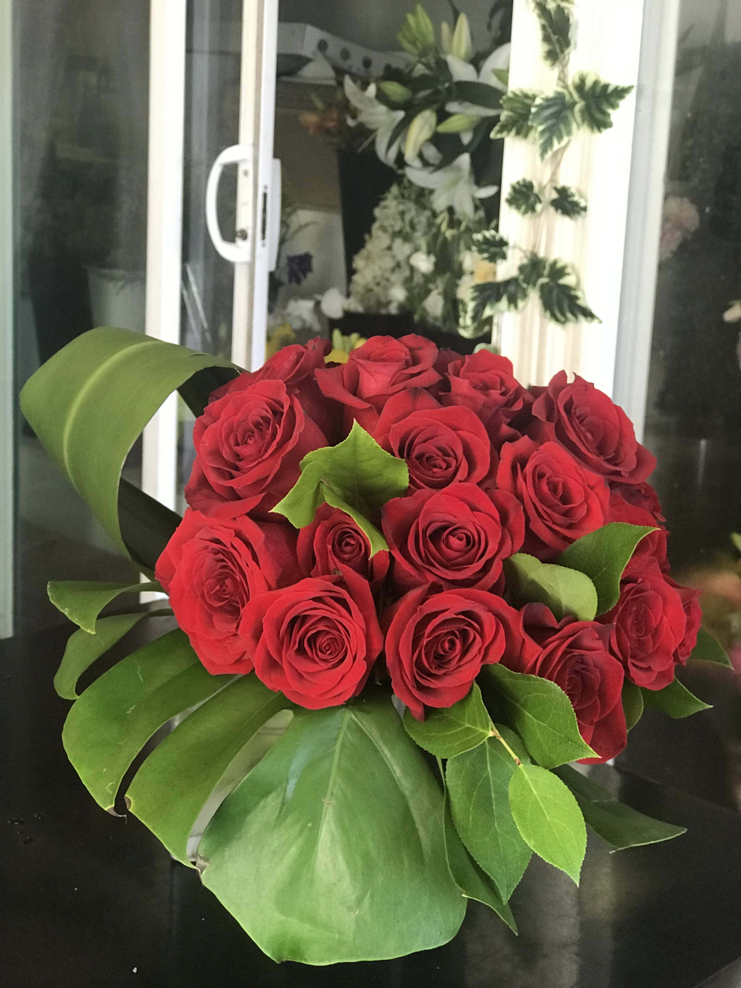 Delightful Red Roses With Beautiful Green Leaves In Los Angeles Ca La Event Flowers