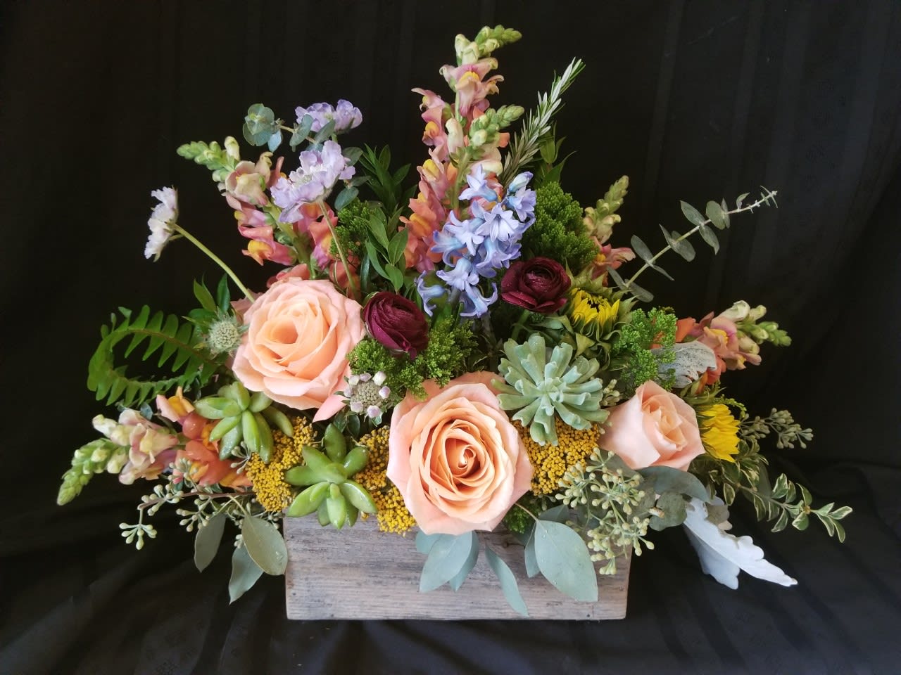 Gold And White Arrangement In Spring Tx Chloe S Flowers