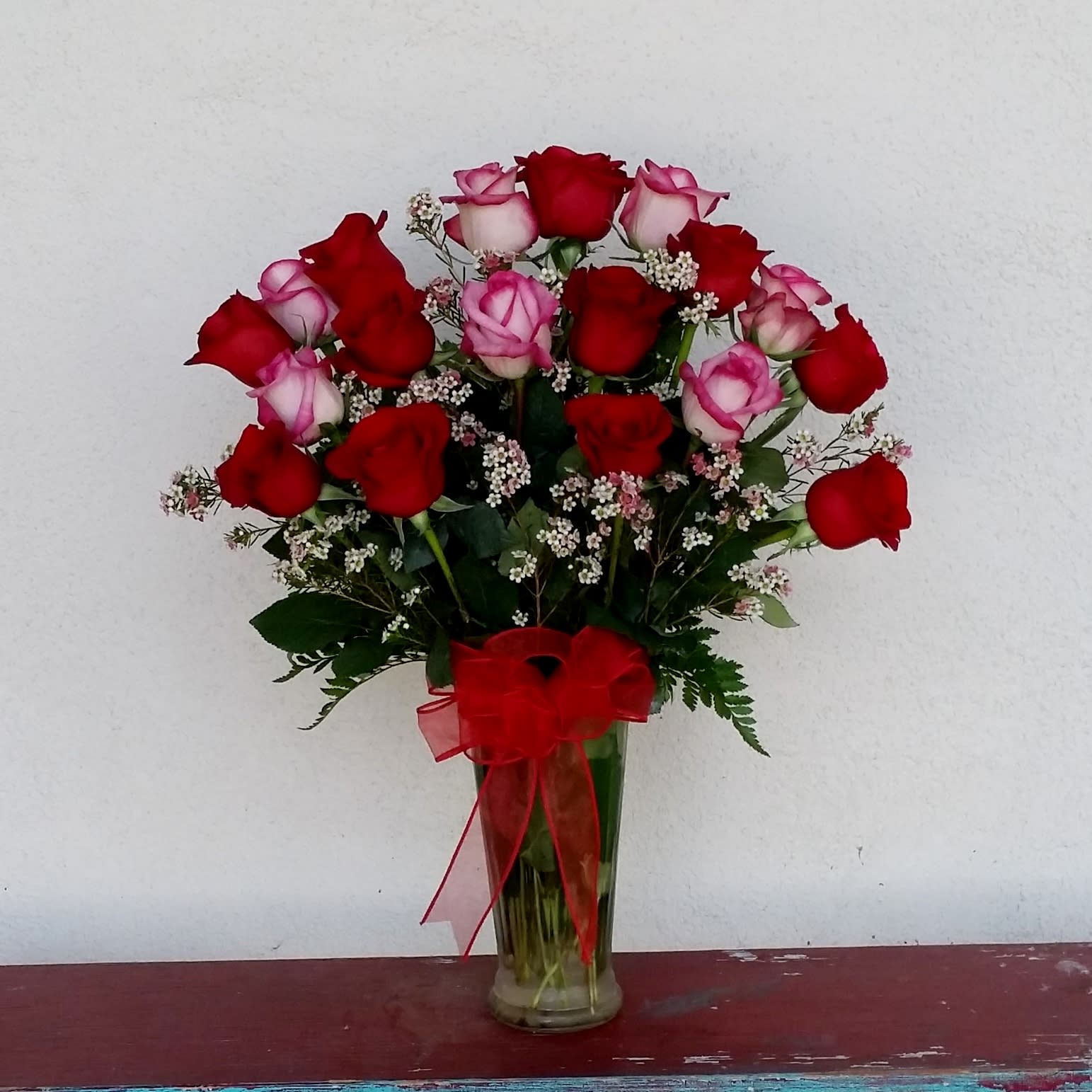 Lf55 2 Dozen Roses In Lake Forest Ca Lake Forest Floral Design