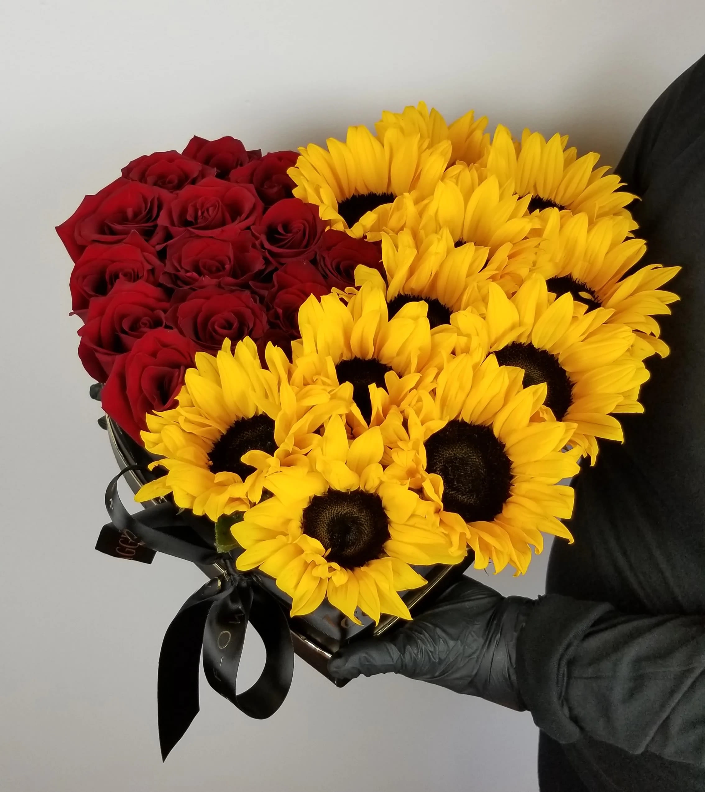 Mfs Rose X Sunflower Heart In Maywood Ca Maggie S Flower Shop