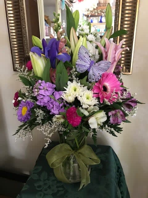 The Feminine Mix Vase In Camarillo Ca Ponderosa Flower Shoppe