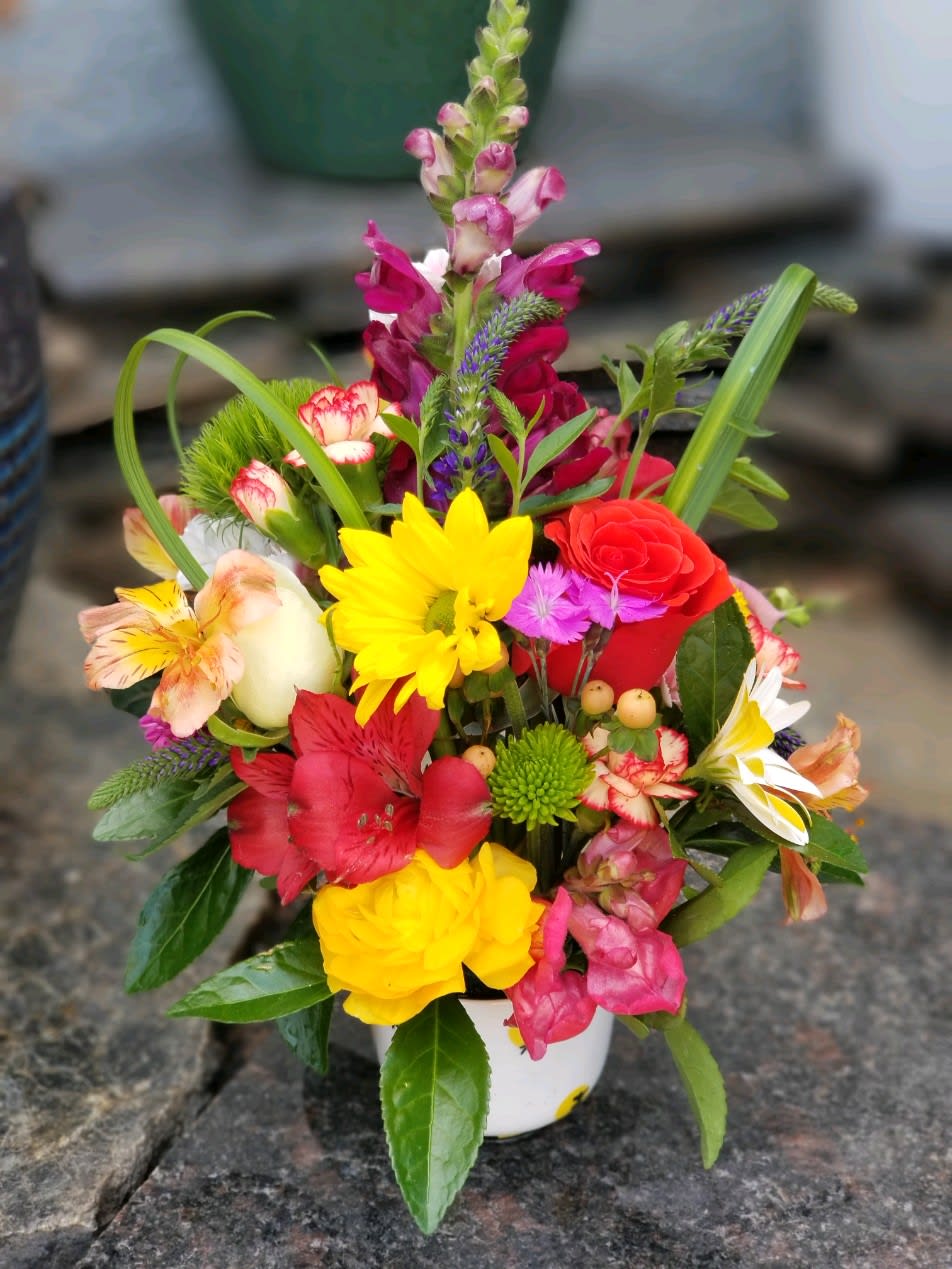 Little Cutie For Pickup Or Delivery In 22401 Only Please Upgrade For Outside 22401 In Fredericksburg Va Eufloria Florist