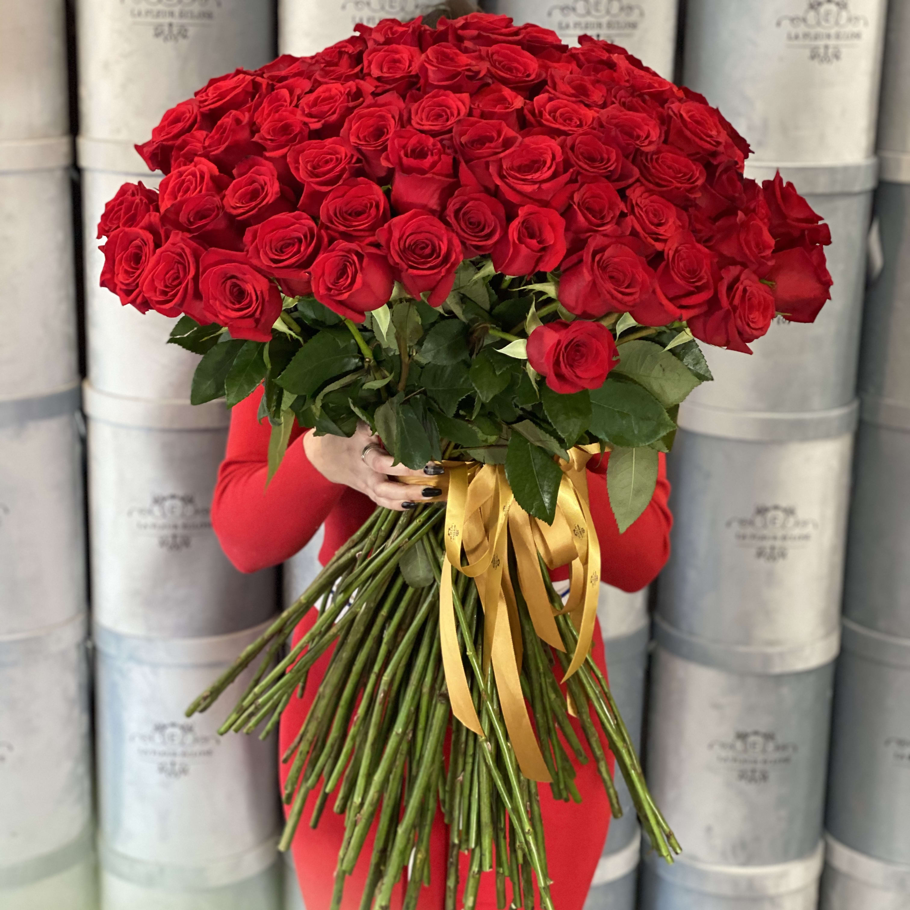Stunner 100 Roses In Encino Ca La Fleur Eclose