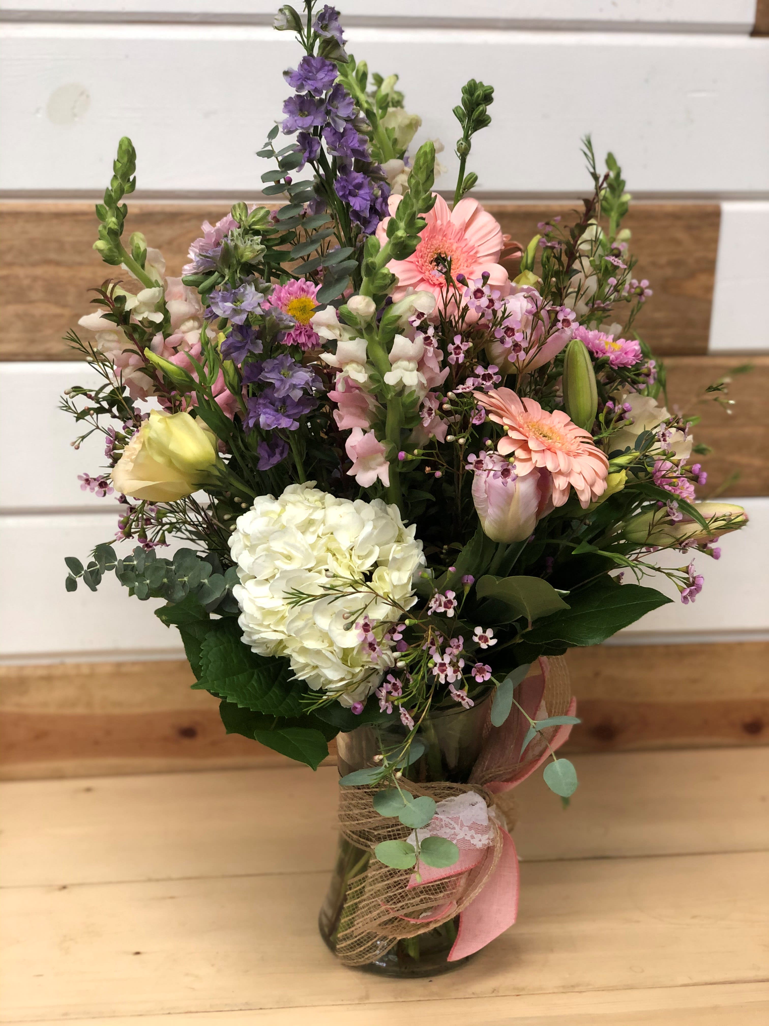 Vintage Pastel Vase in Modesto, CA | Fresh Ideas Flower Co